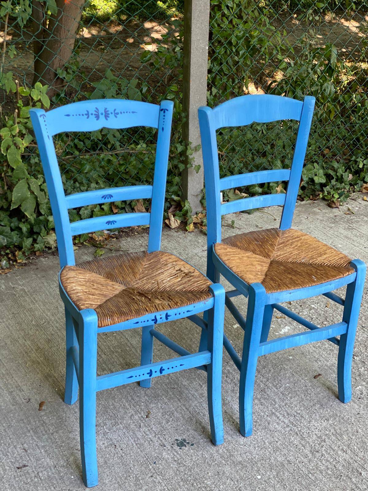 2 solid wood chairs in blue straw
