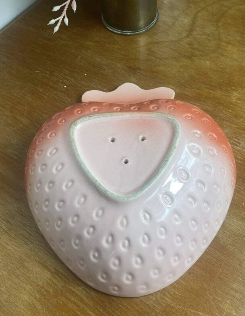 Strawberry-shaped earthenware salad bowl