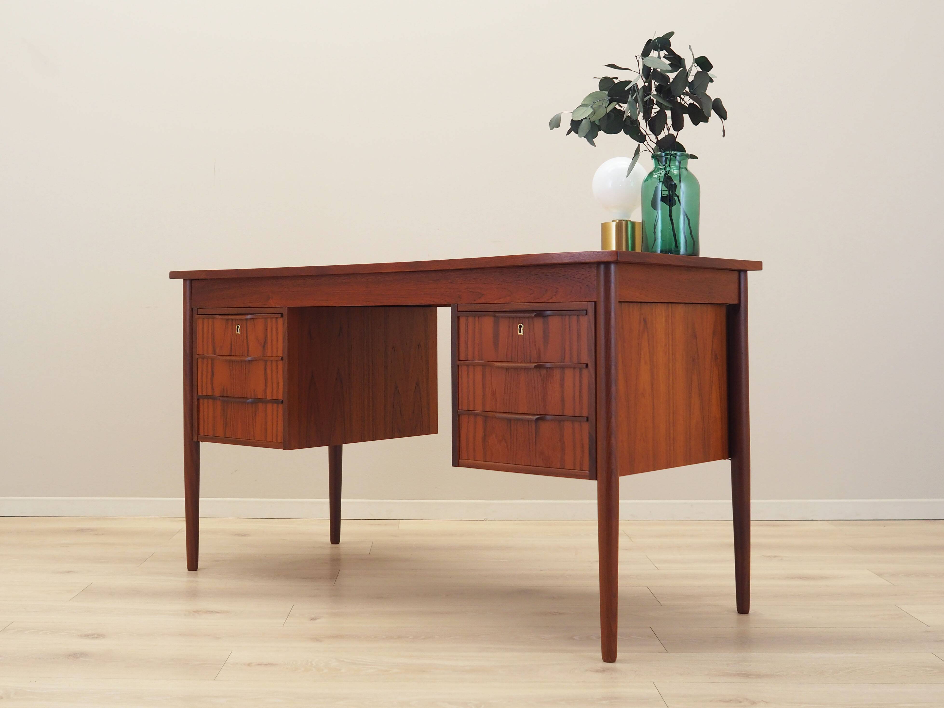 Bureau en teck, design danois, années 60, production : Danemark