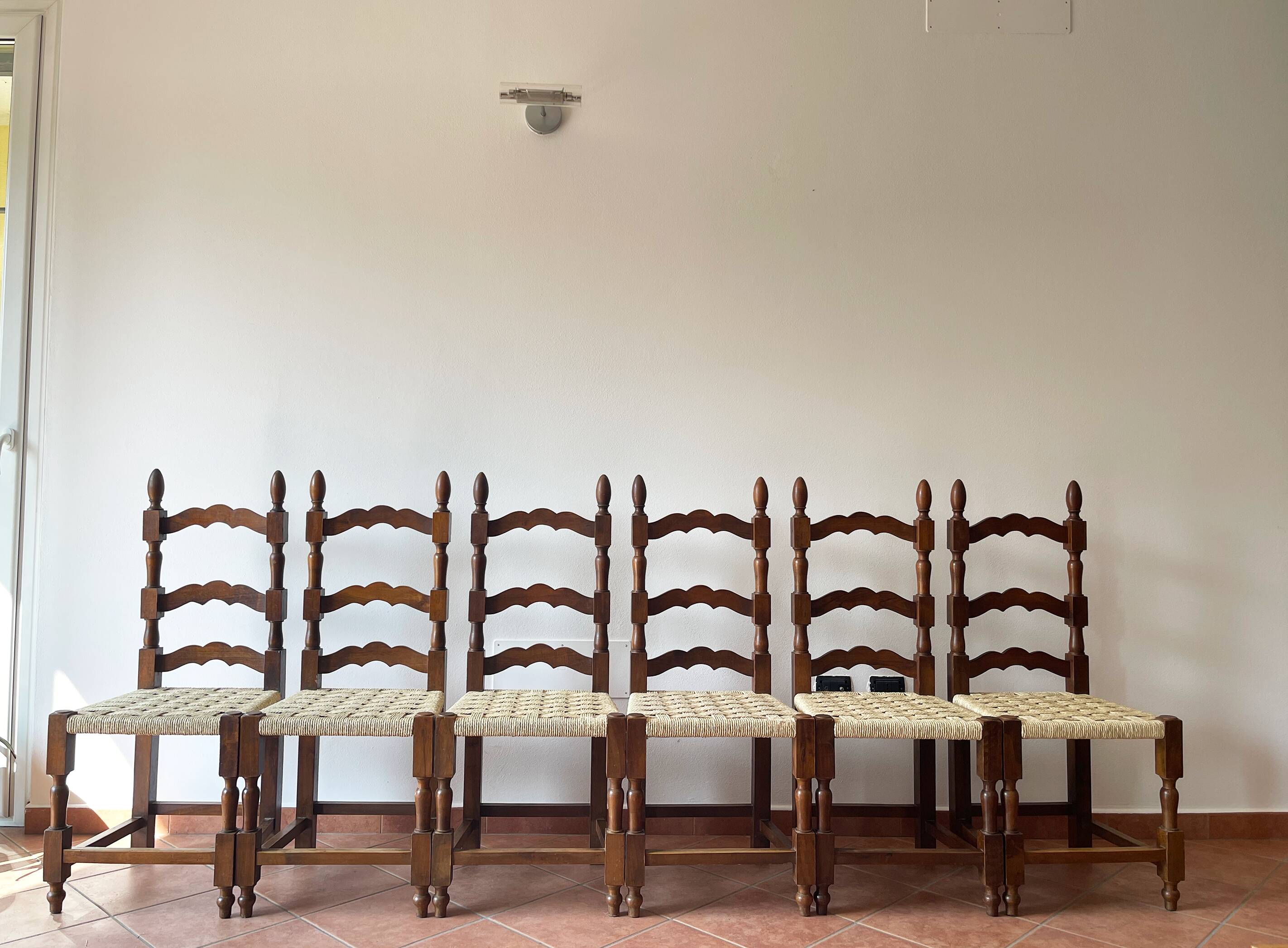6 chaises italiennes rustiques, restaurées, années 1950