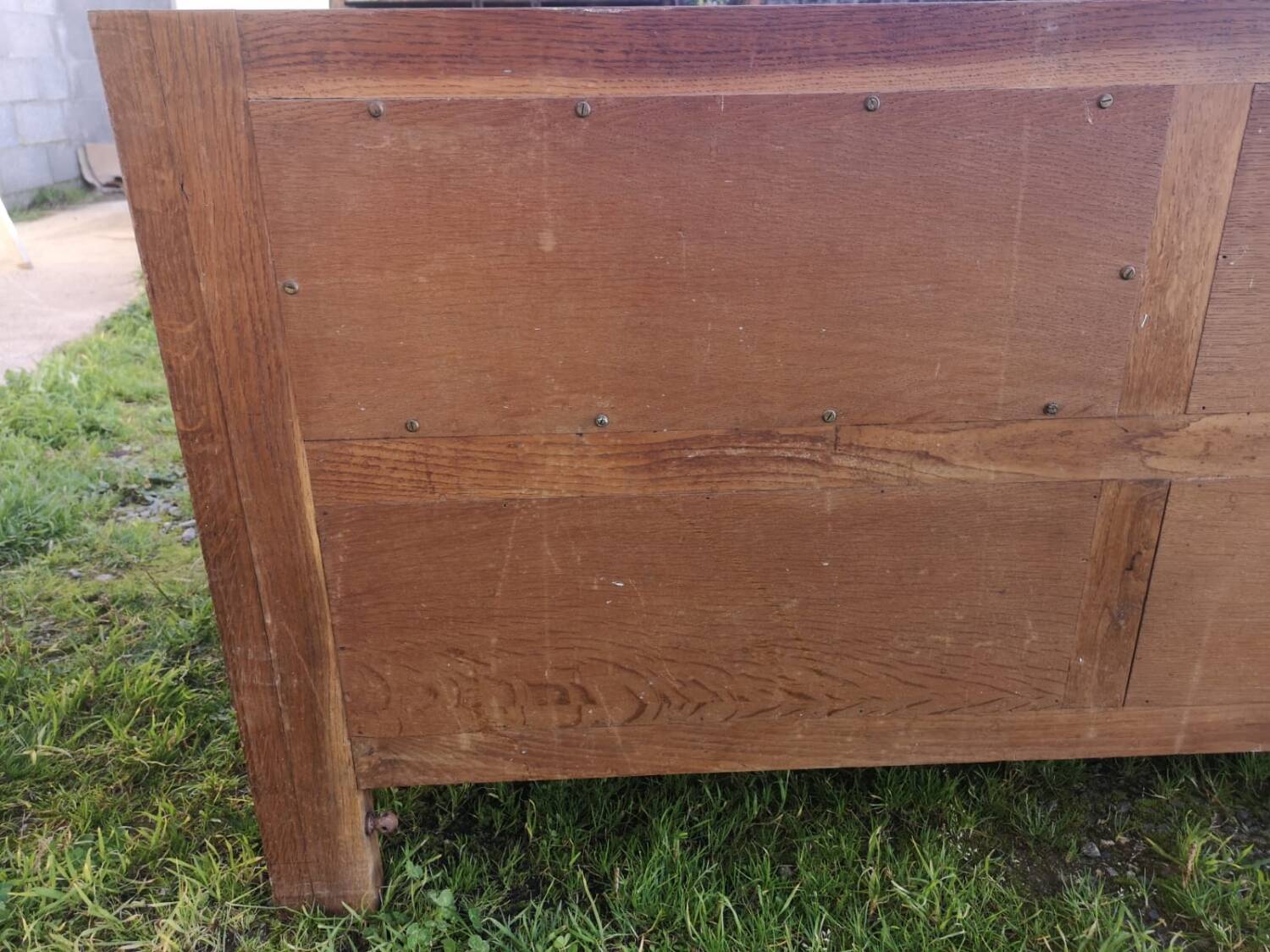 Art Deco banquette in its original condition.