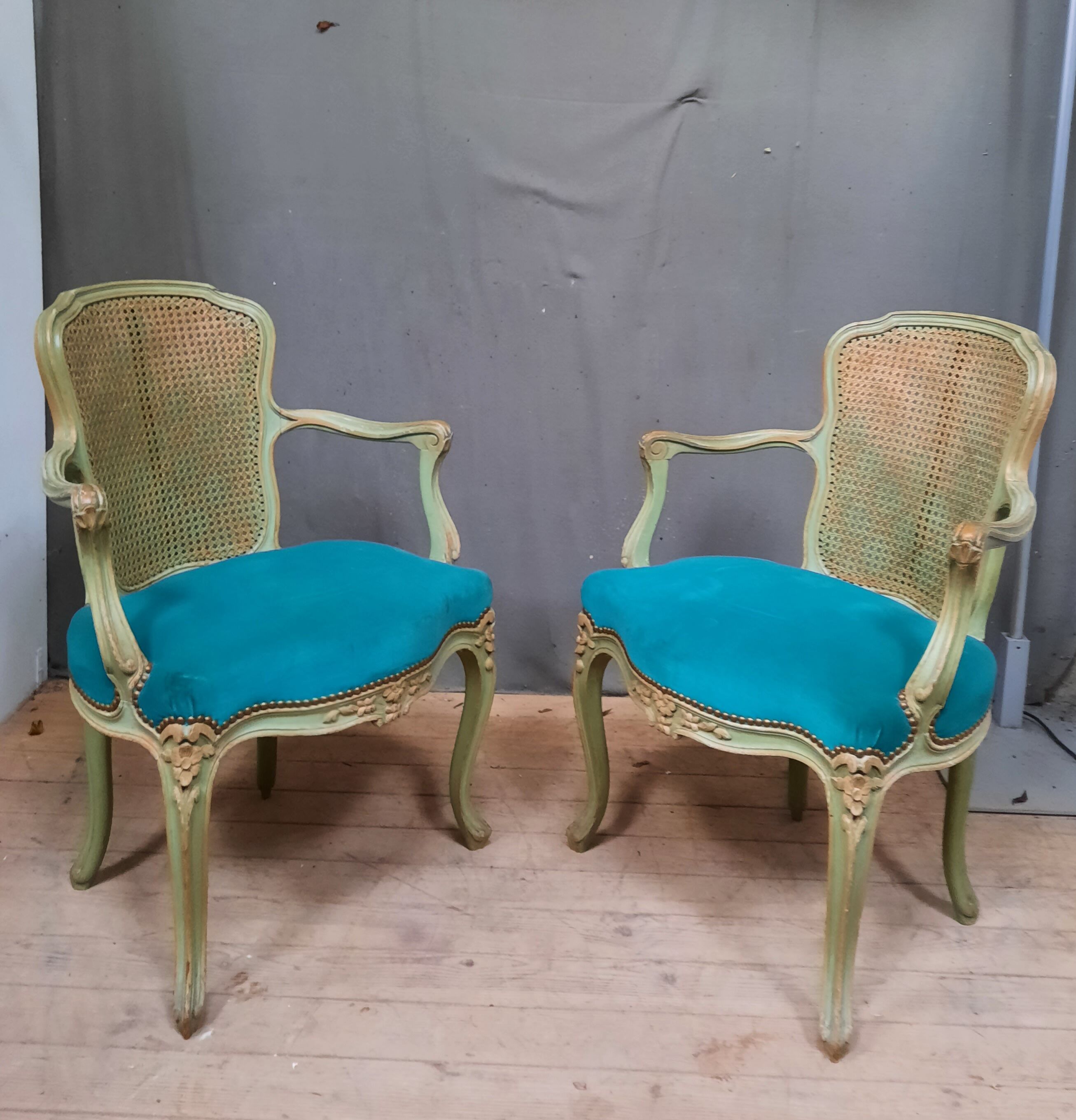 Paire de fauteuils style Louis XV