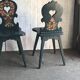 Set de 3 chaises d'appoint vintage en bois peint bleu marine, dossiers décorés années 1920