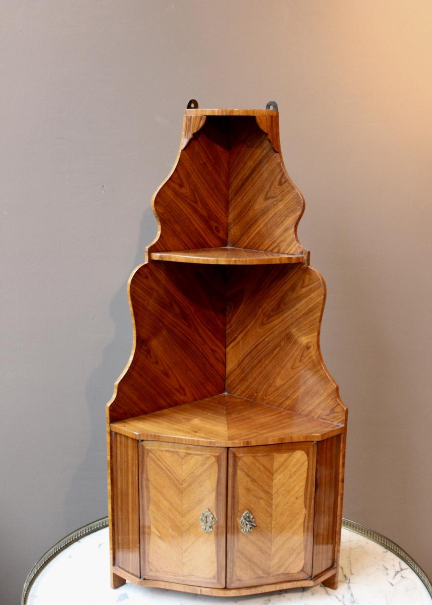 Corner Louis XV marquetry shelf