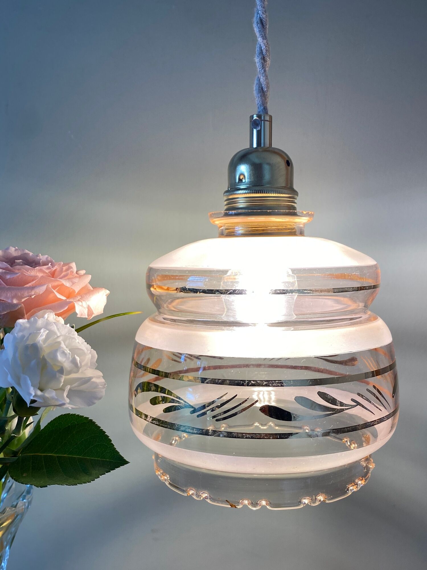 Suspension tulipe vintage art déco en verre rose et doré
