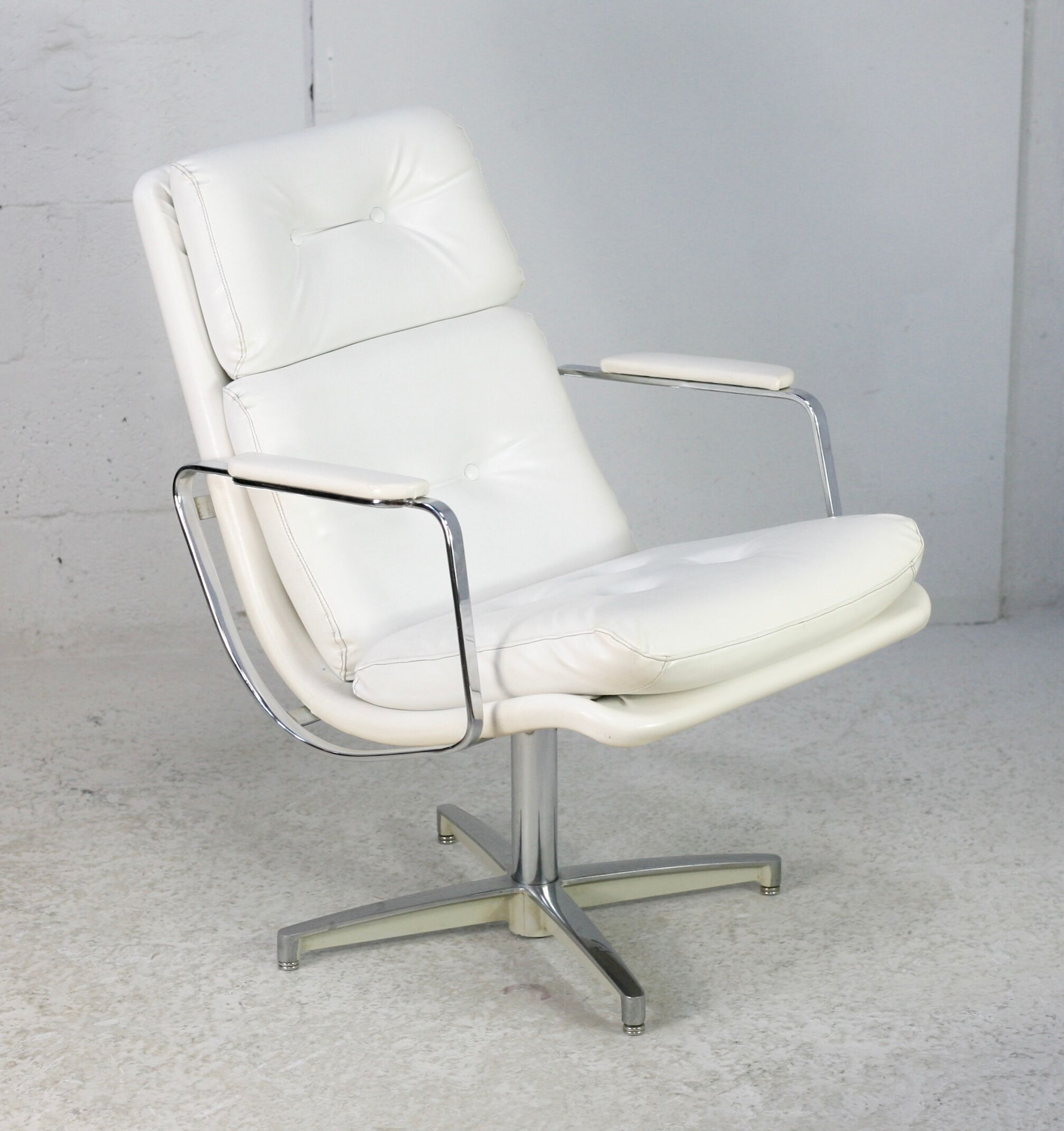 Armchair "Space Age"". Steel and imitation leather. Swivel. France, 70s