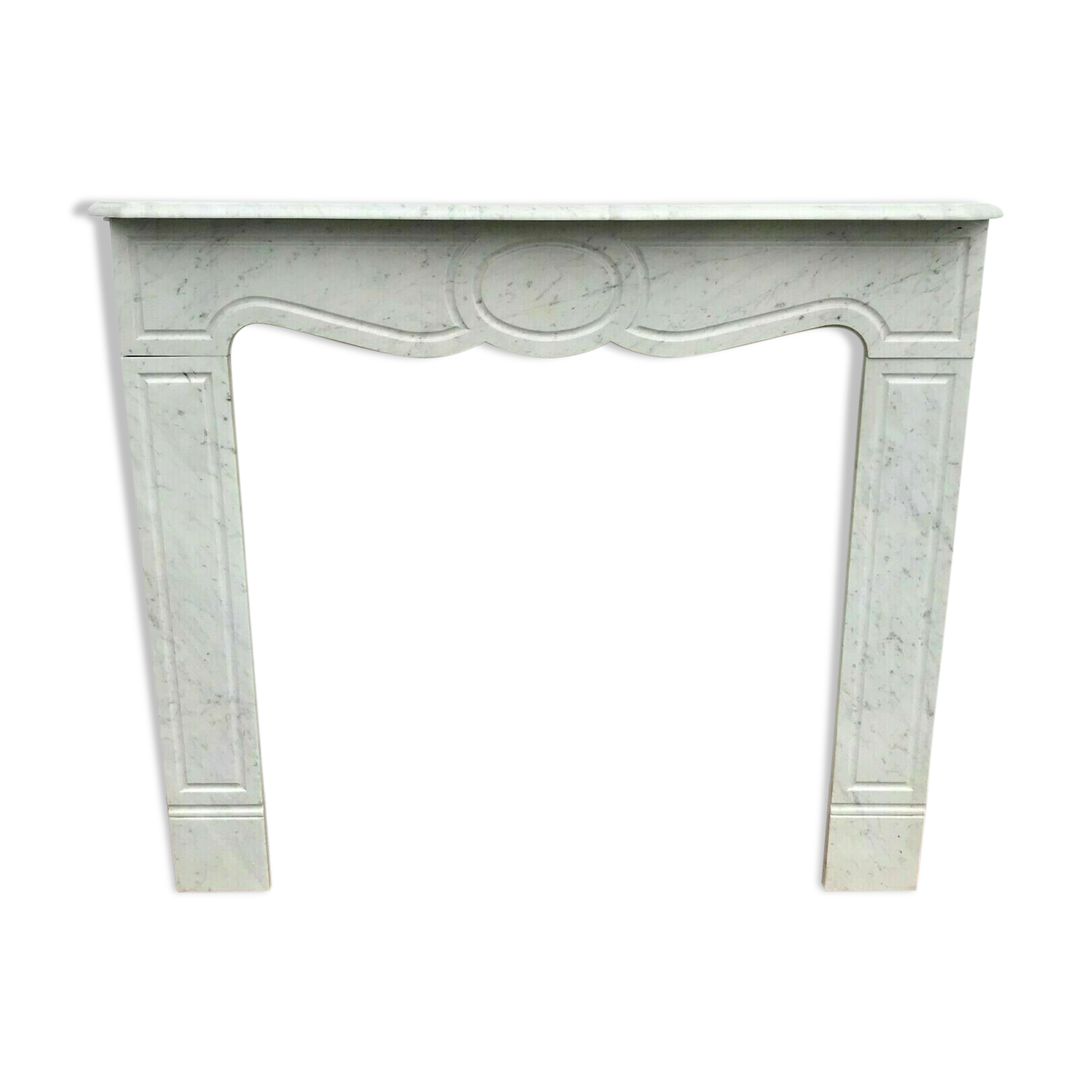 Veined white marble fireplace "model Pompadour a right jambage"