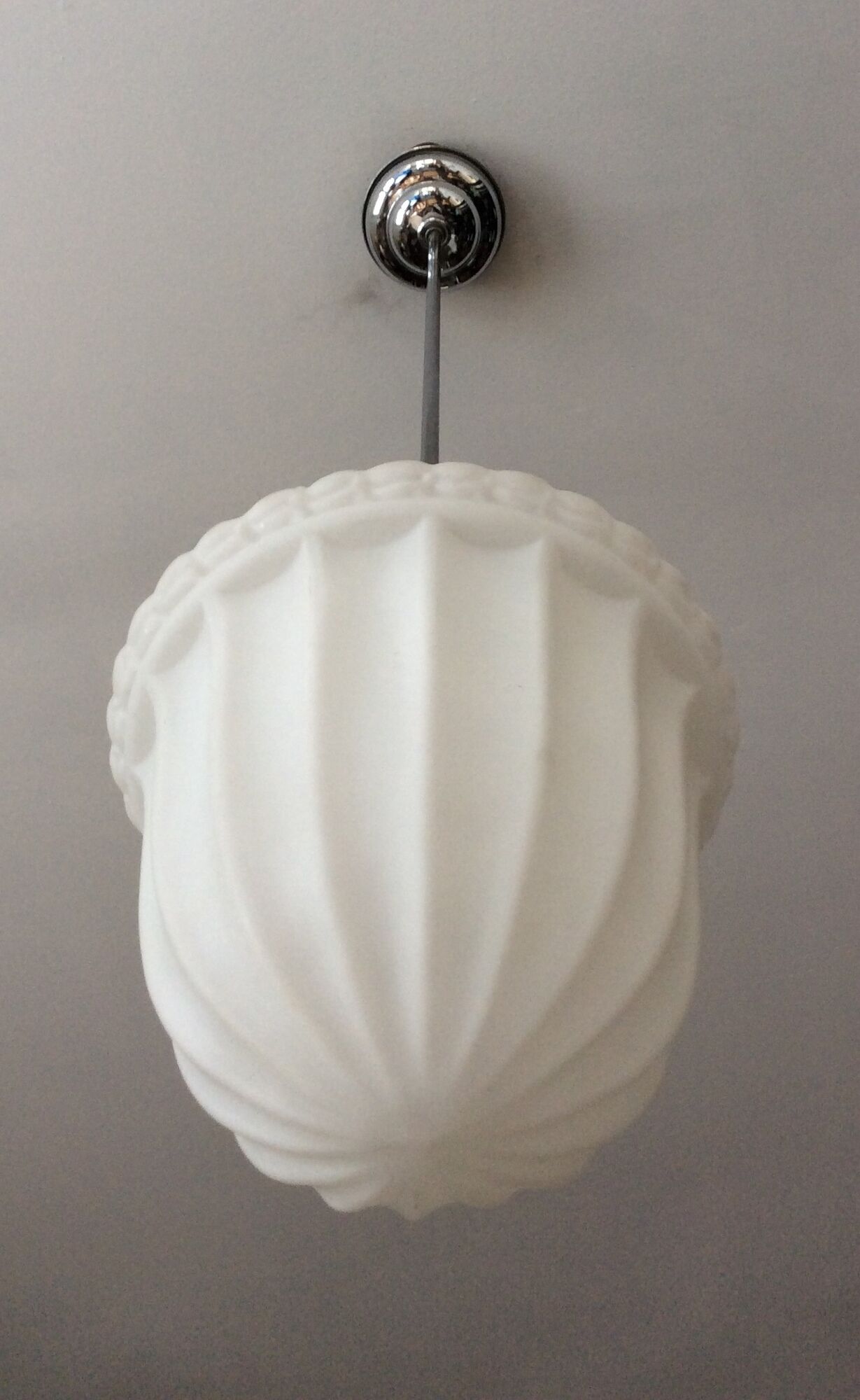 Art deco pendant lamp from the 50s in opaline and chrome metal