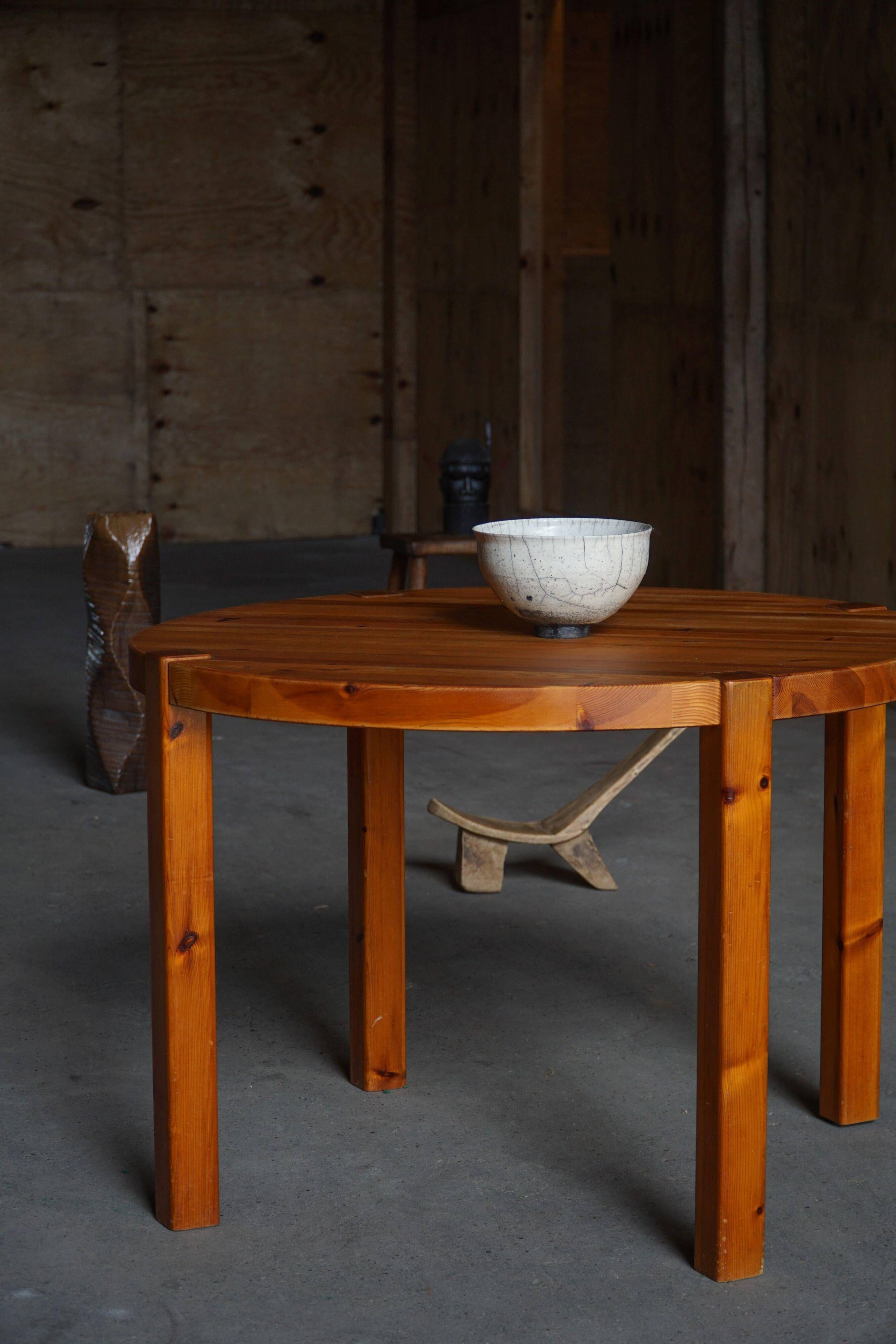 Mid-century Danish round dining table in solid pine, 1970s.