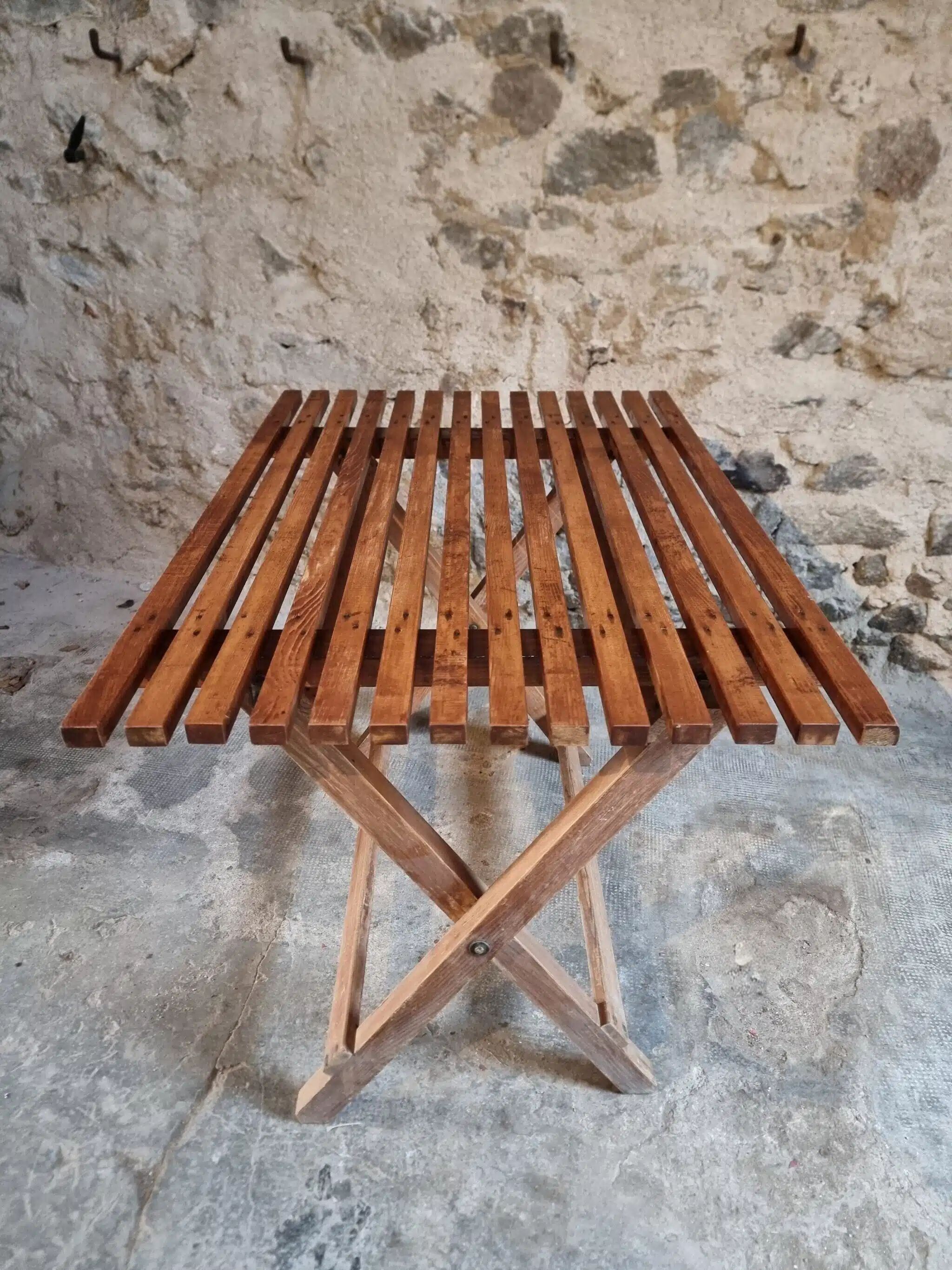 Vintage folding garden table in pine, mid-20th century.