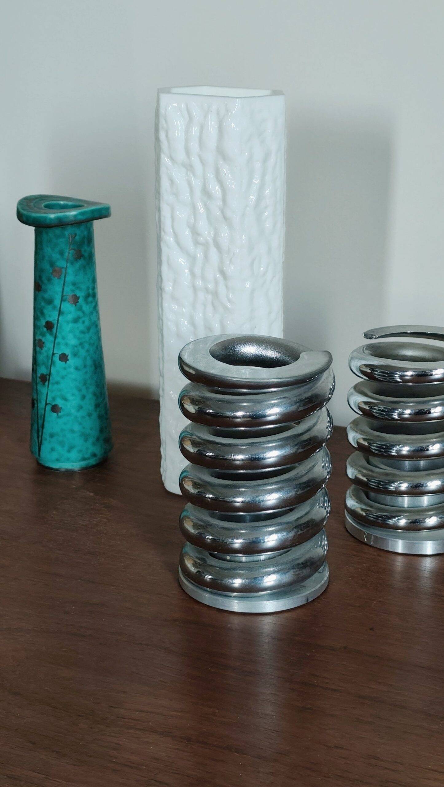 Large spring pen holder in steel – 1970s design