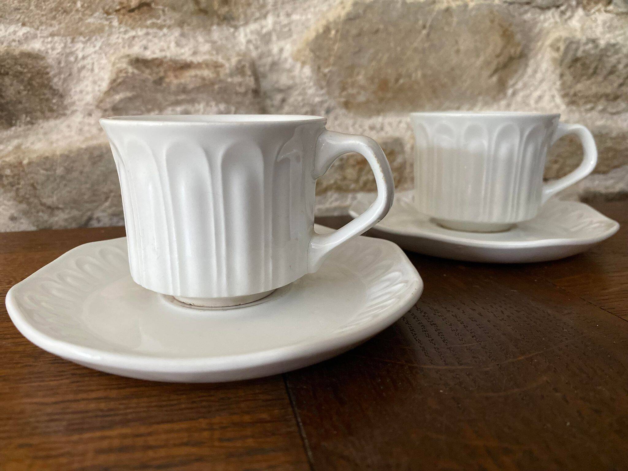 Set of 2 Spanish White Alfar Etrusco Cups and Saucers