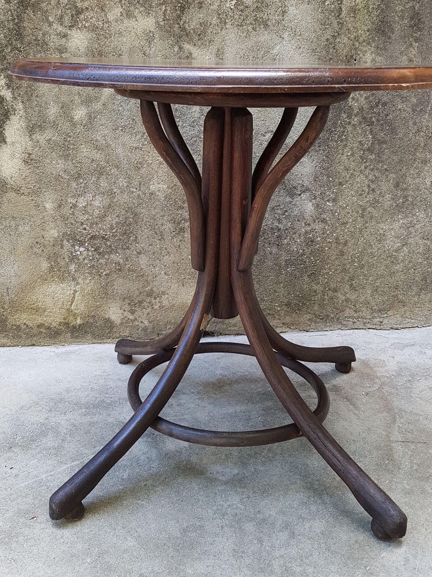 Coffee or round side table, curved wood, original label Ed Auricoste - Cahors (Lot) SB
