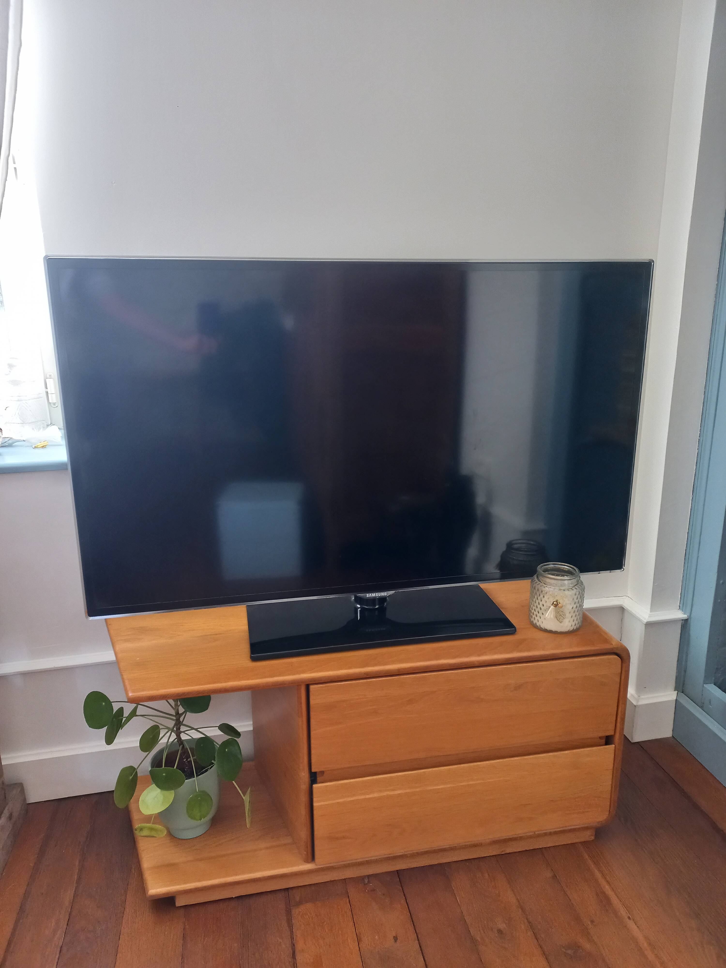 Scandinavian TV unit in solid light oak