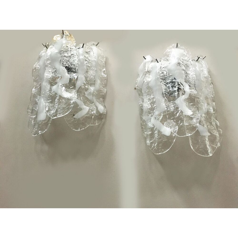 Transapent and white “fiamma” murano glass wall sconce