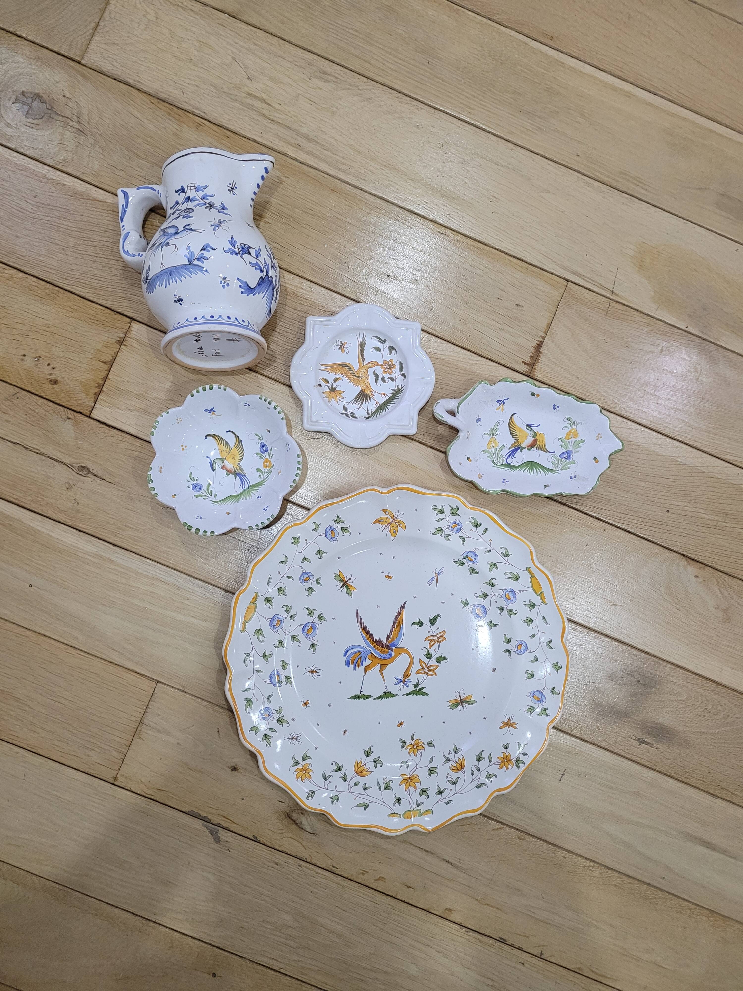 Set of 5 Moustiers porcelain pieces in perfect condition