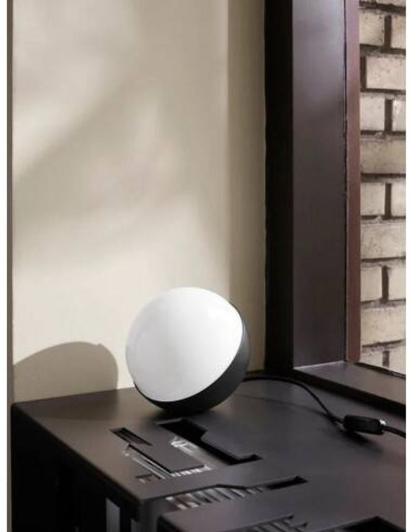 Lampe de table, lampadaire, grand modèle VL studio de Louis Poulsen