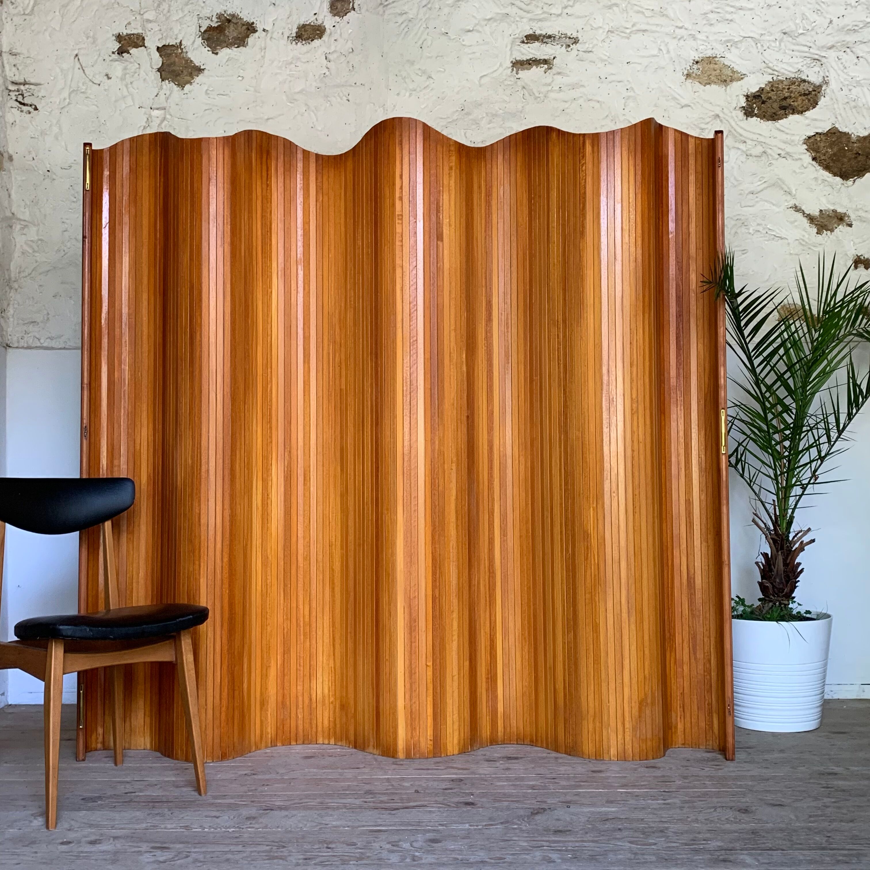 Baumann style vintage wooden slat screen