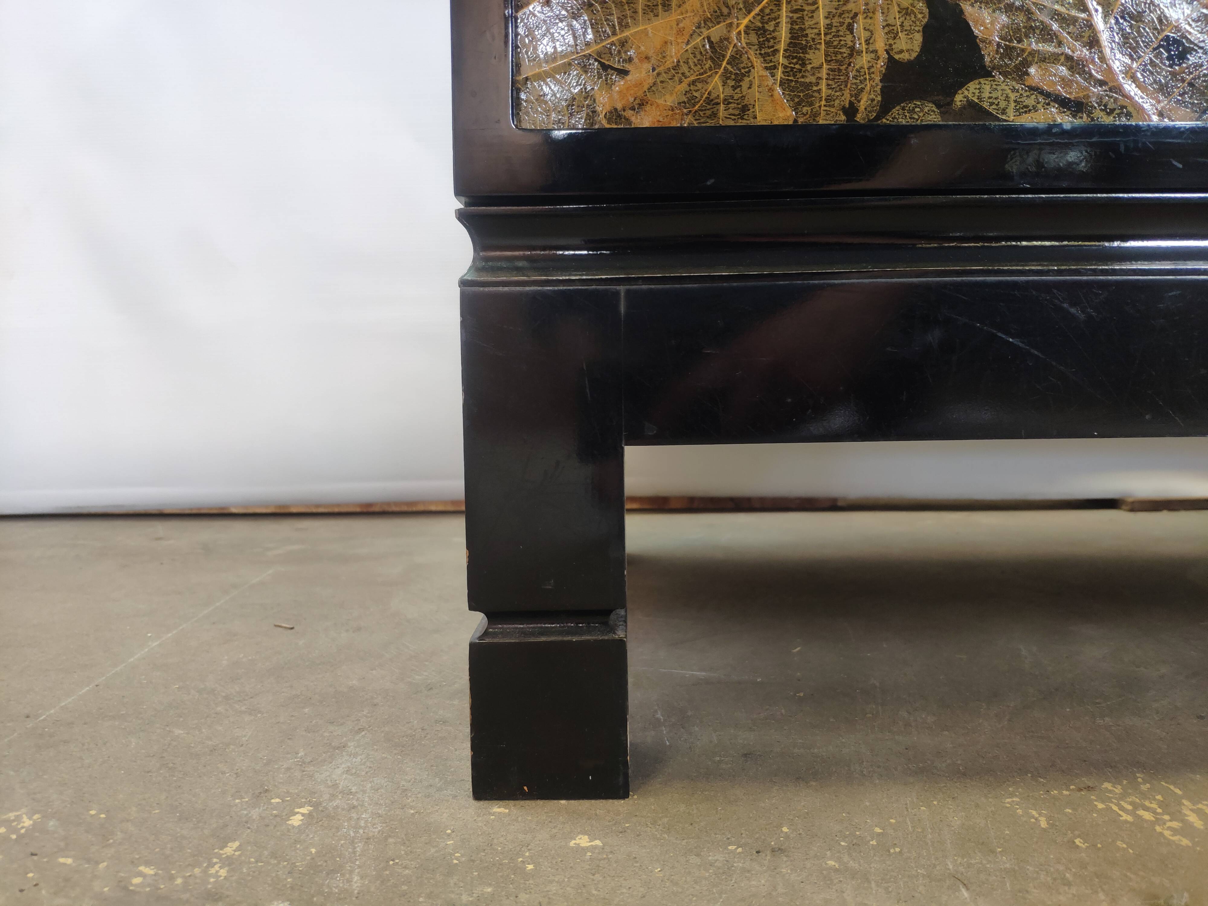 Commode noir placage feuille noir quatre tiroirs