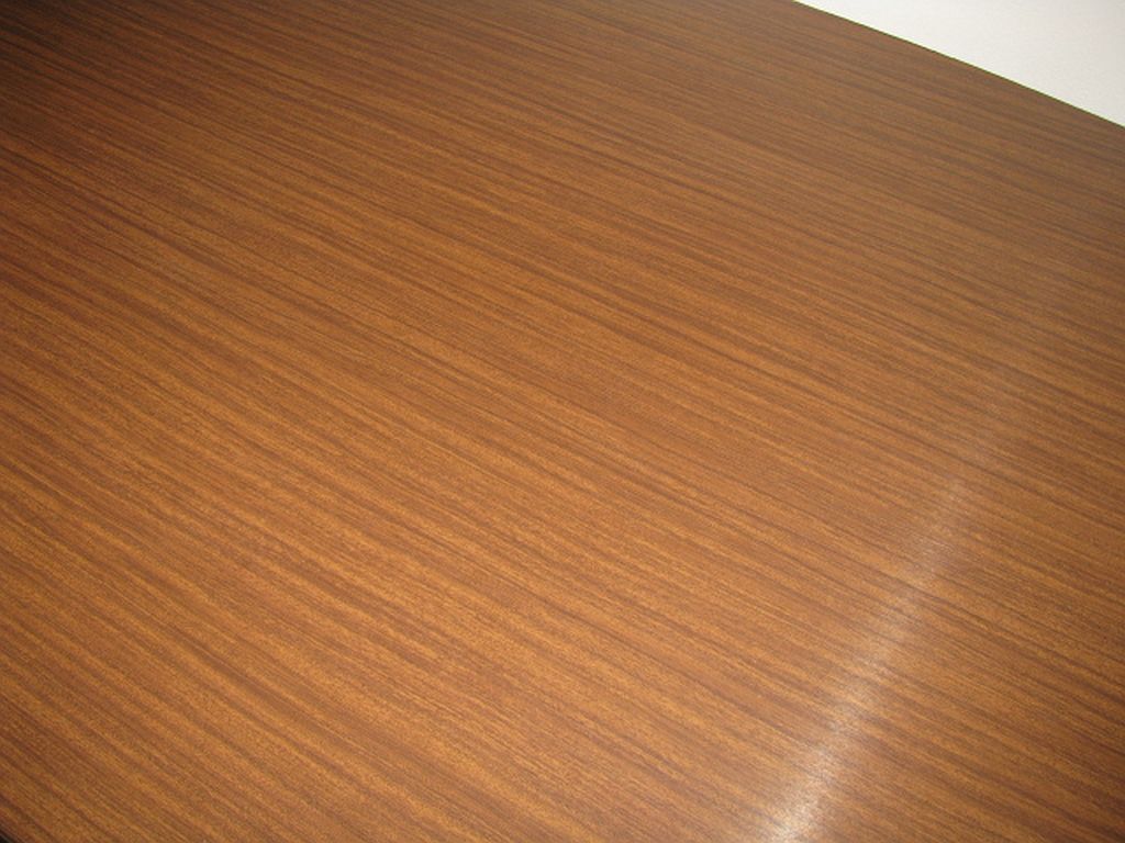 Table triangulaire en forme de rein de 1950/60