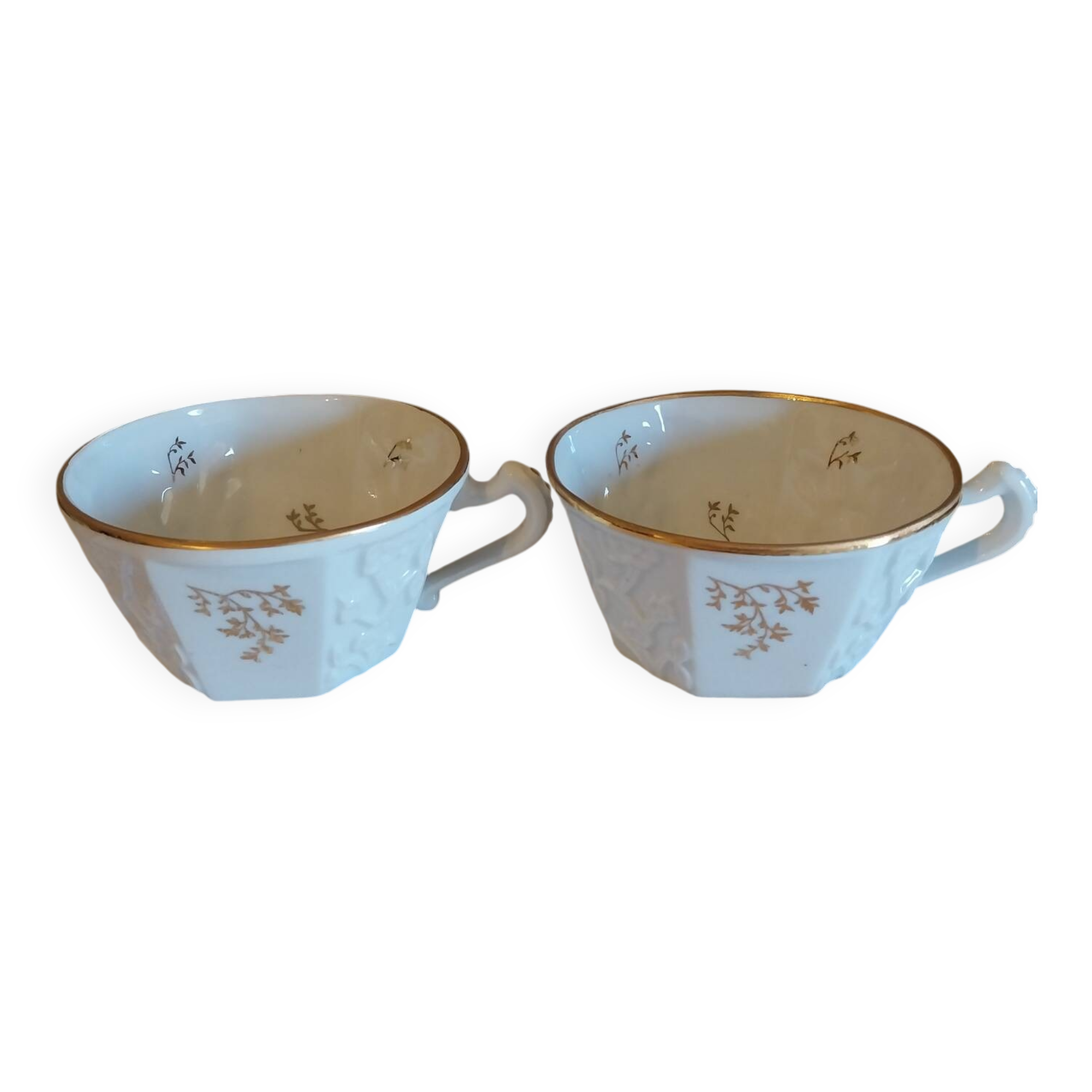 Old porcelain cups from Couleuvre