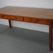 Table à manger rustique française vintage en cerisier du XXe siècle