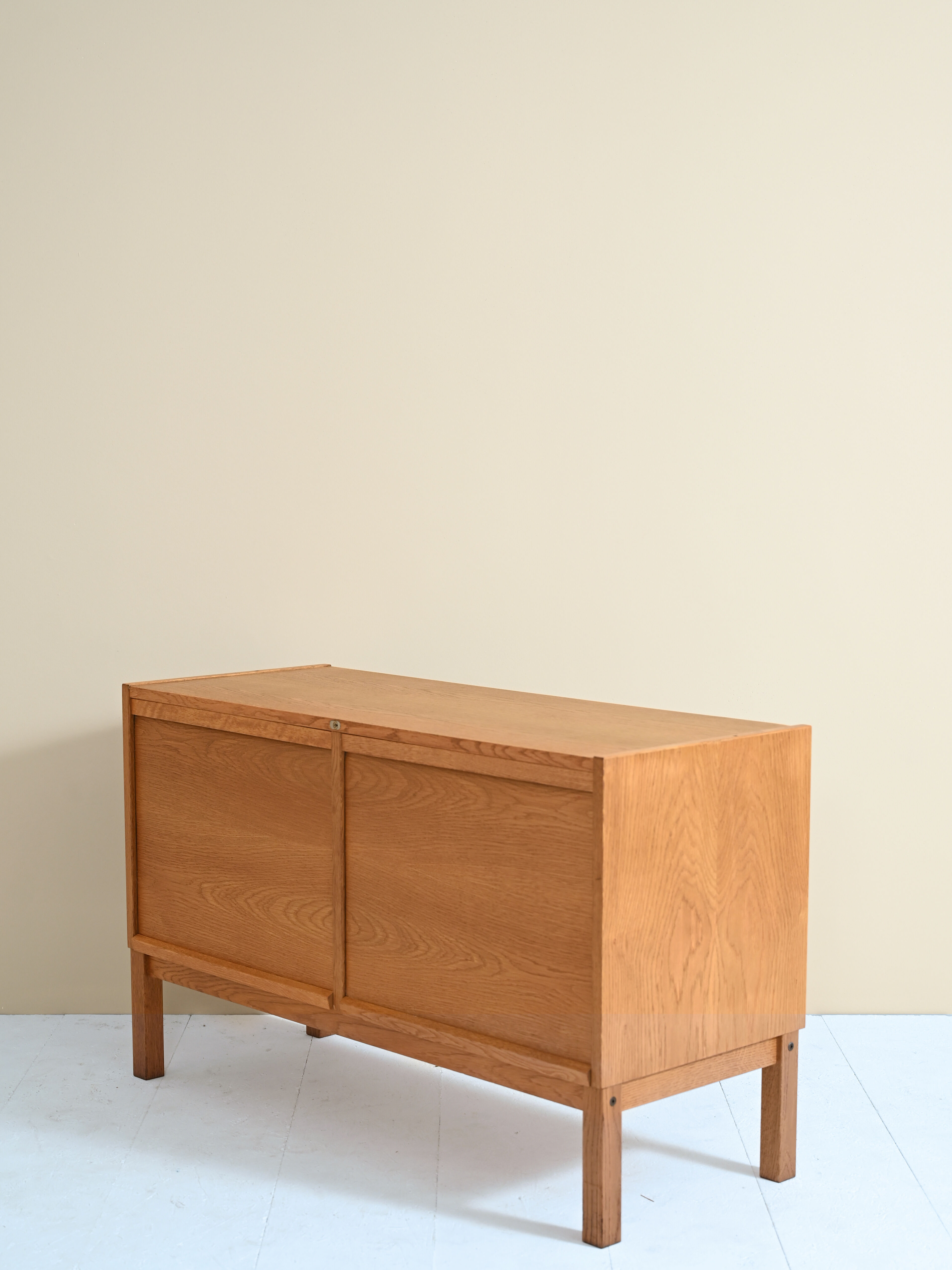 Oak sideboard with retractable doors