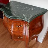 Commode sauteuse marquetee de style Louis XV