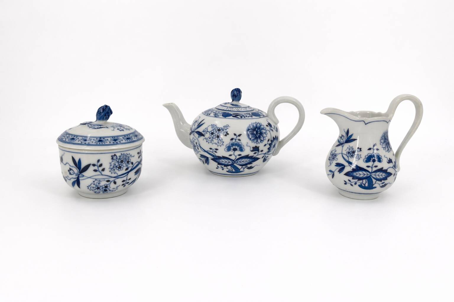 Hutschenreuther Service - Blue Onion -  Set for 12 (94 pieces)