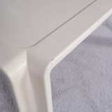Table carrée en fibre de verre datant des années 70