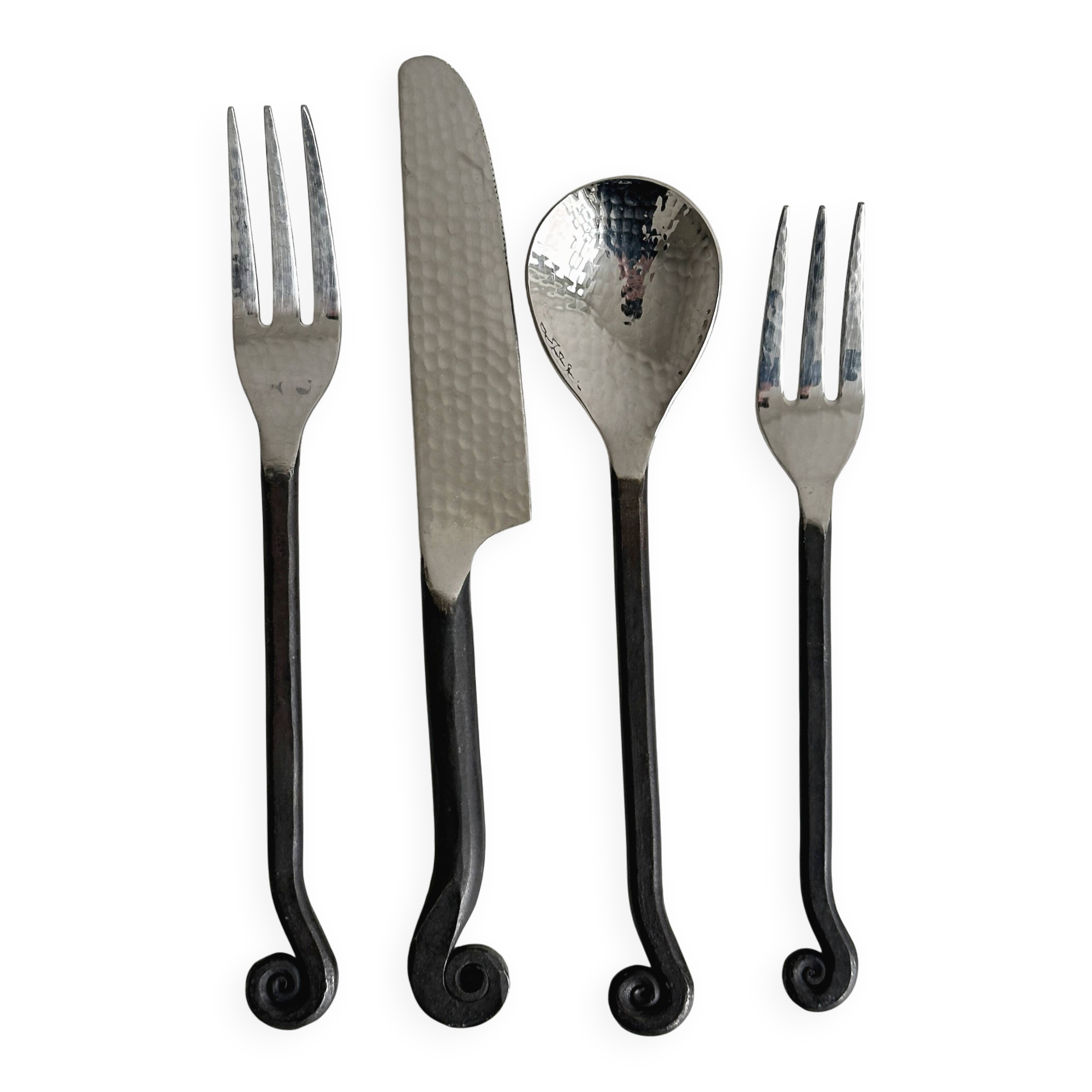 Set of 4 hammered metal cutlery with snail pattern.