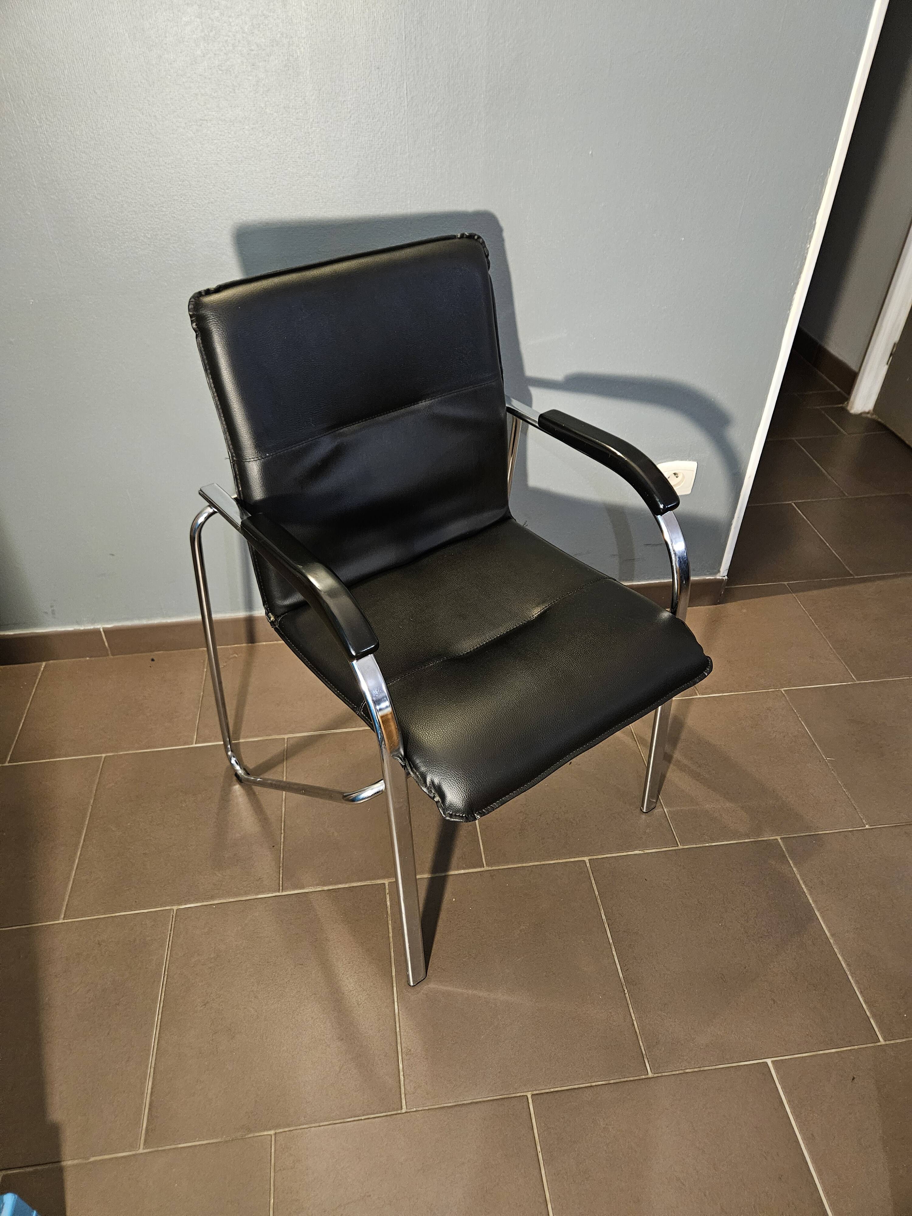 80s office chair with armrests