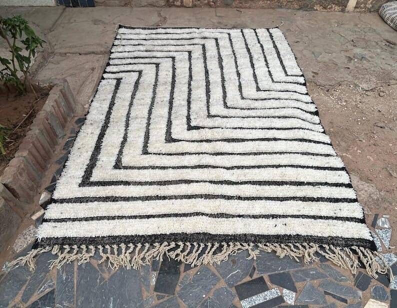 Handmade pure wool rug, size 2/3 m.