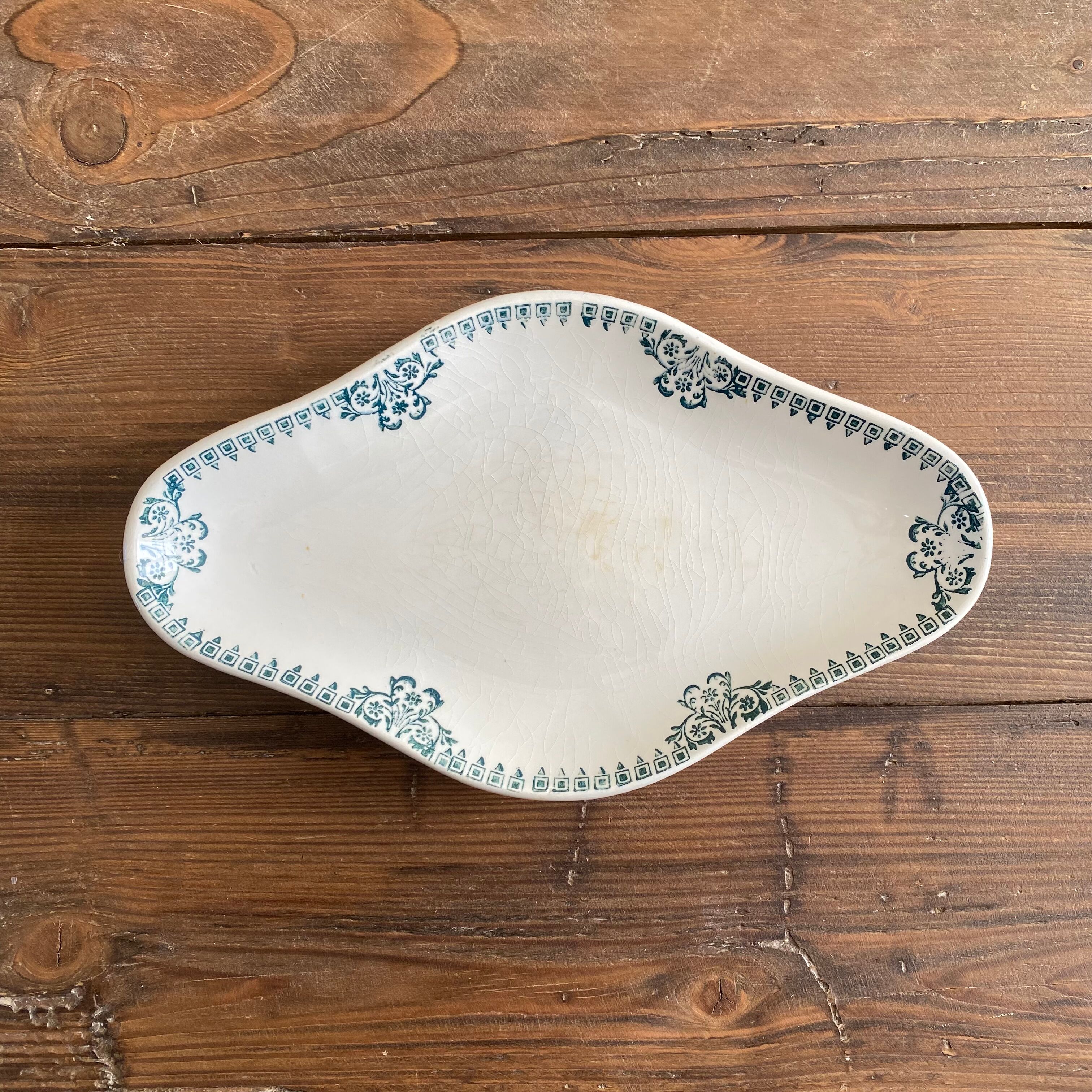 Service st Amand land of iron plates and dishes