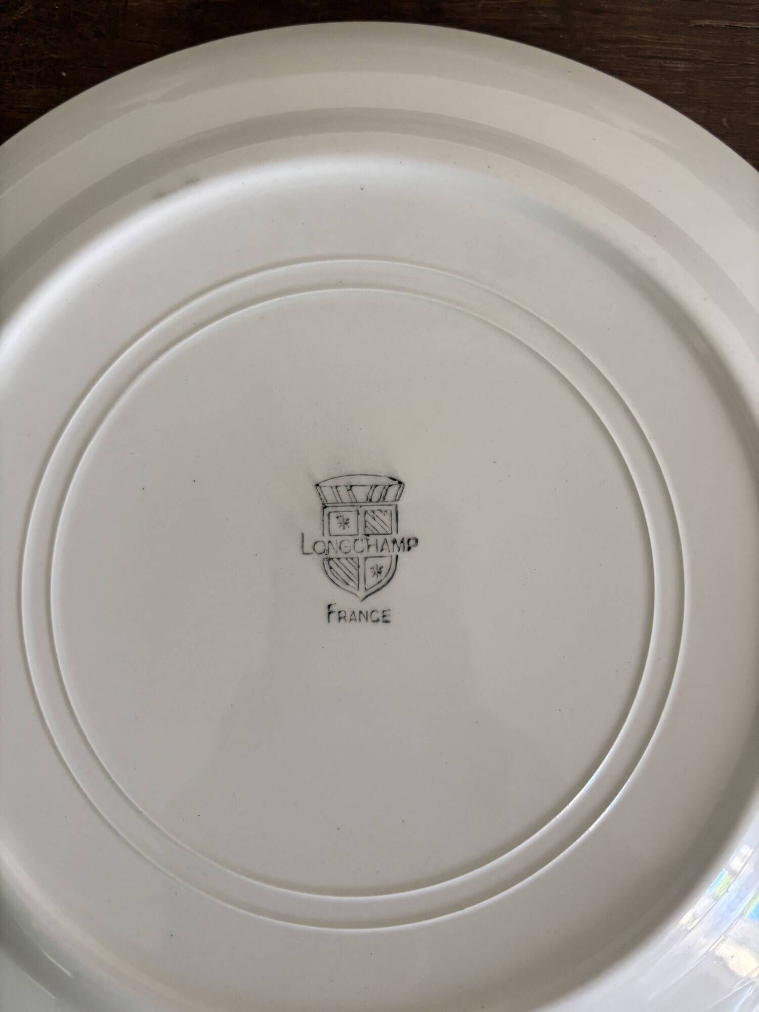 Vintage Longchamp France service – 18 graphic plates from the 1950s.