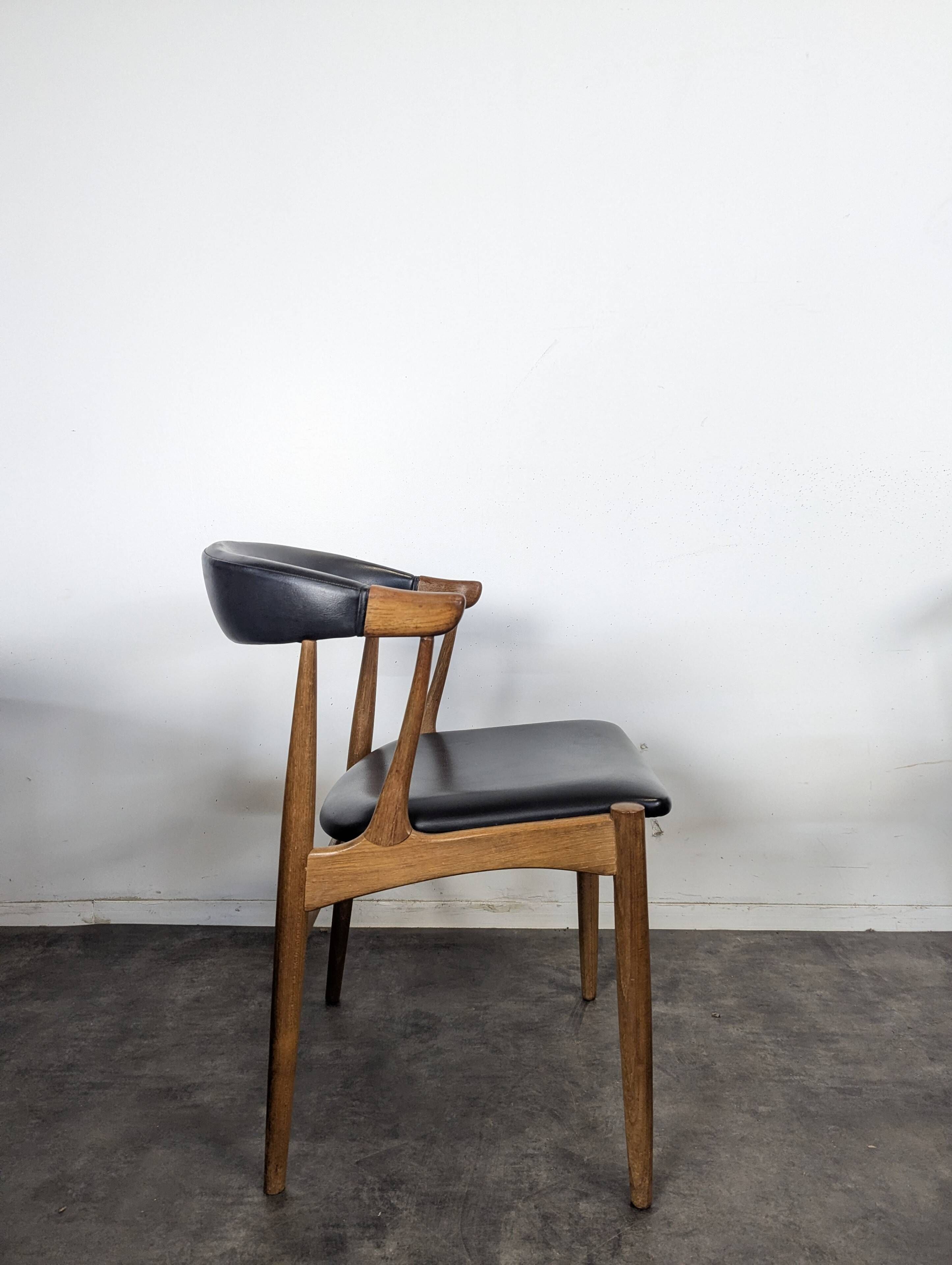 Set of 6 BA113 chairs by Johannes Andersen for Brdr. Andersens Møbelfabrik in teak and black skai.