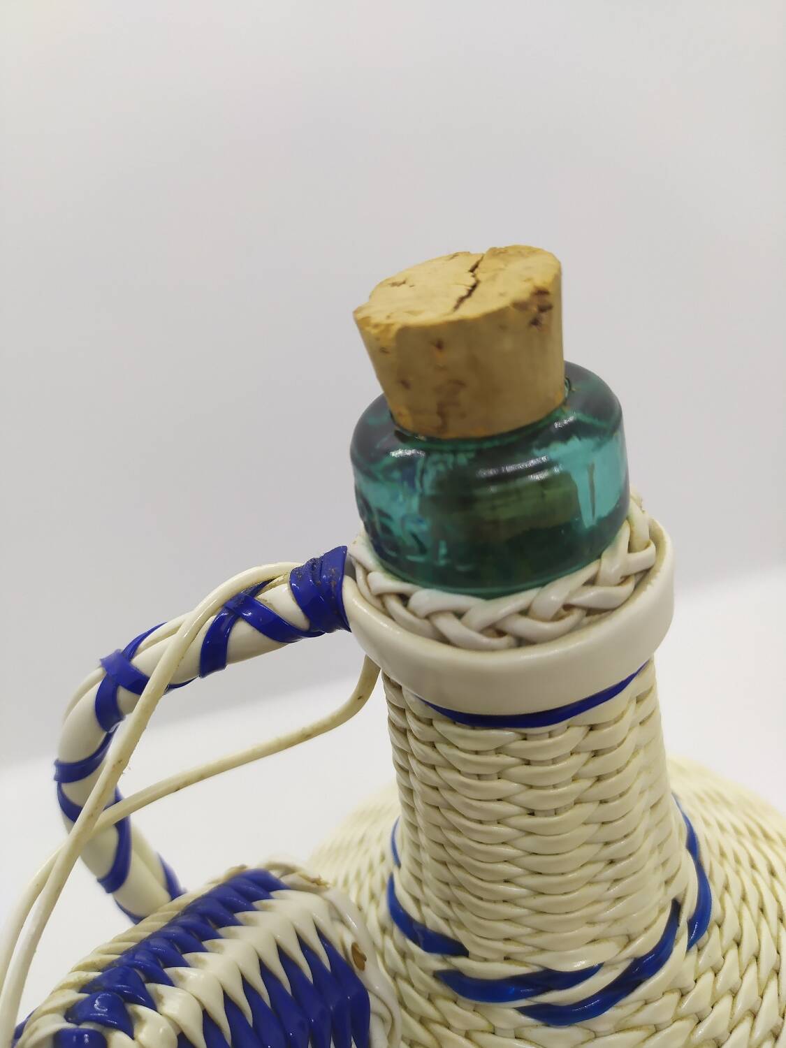 Glass bottle and scoubidou