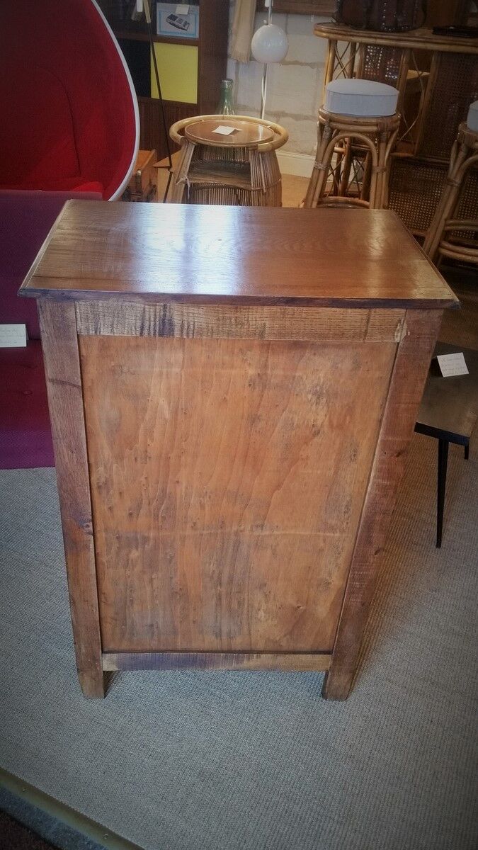 Dresser with feet compass