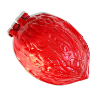 Casse-noix en métal rouge, années 50