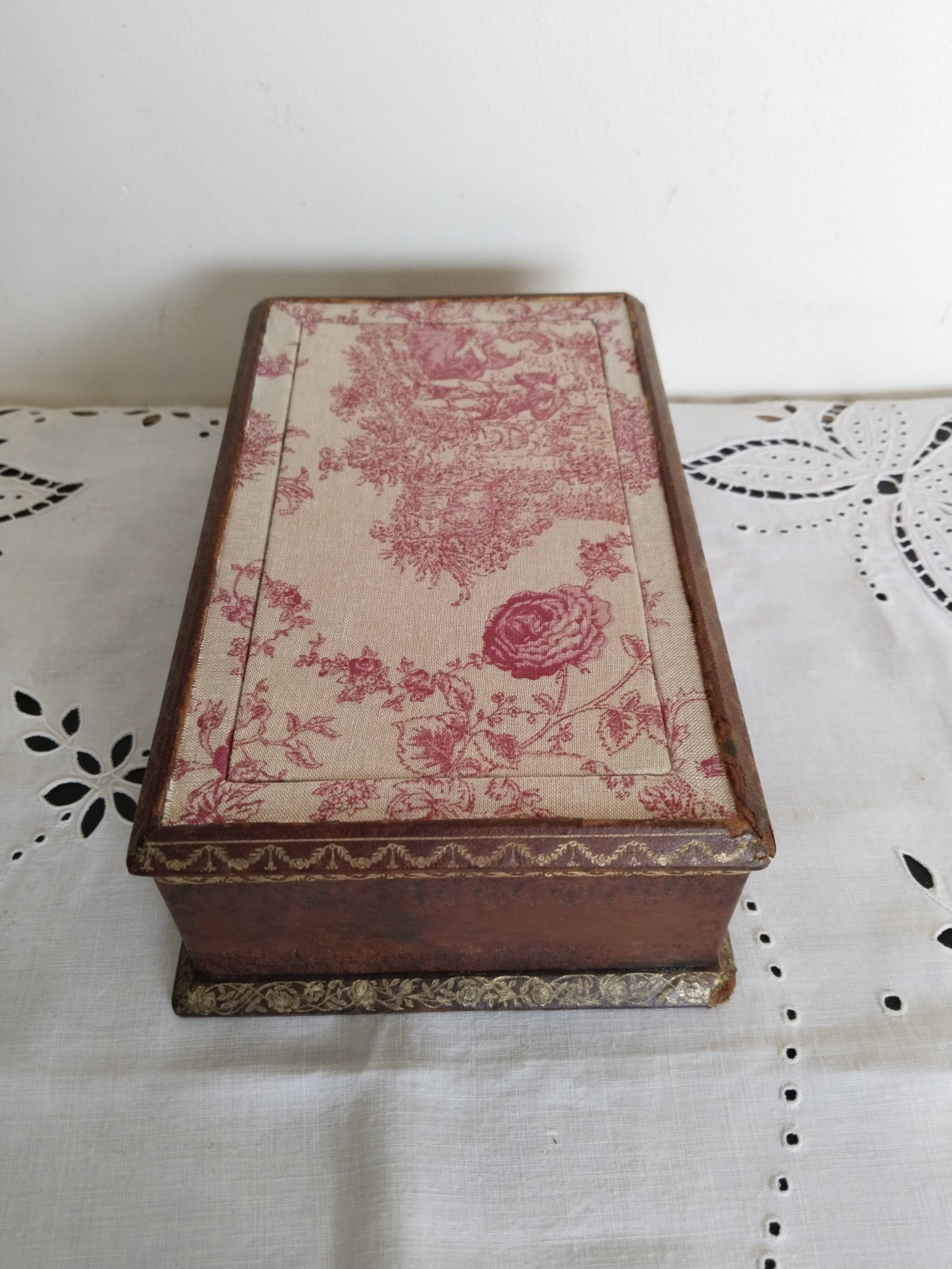 Box, wooden and leather case