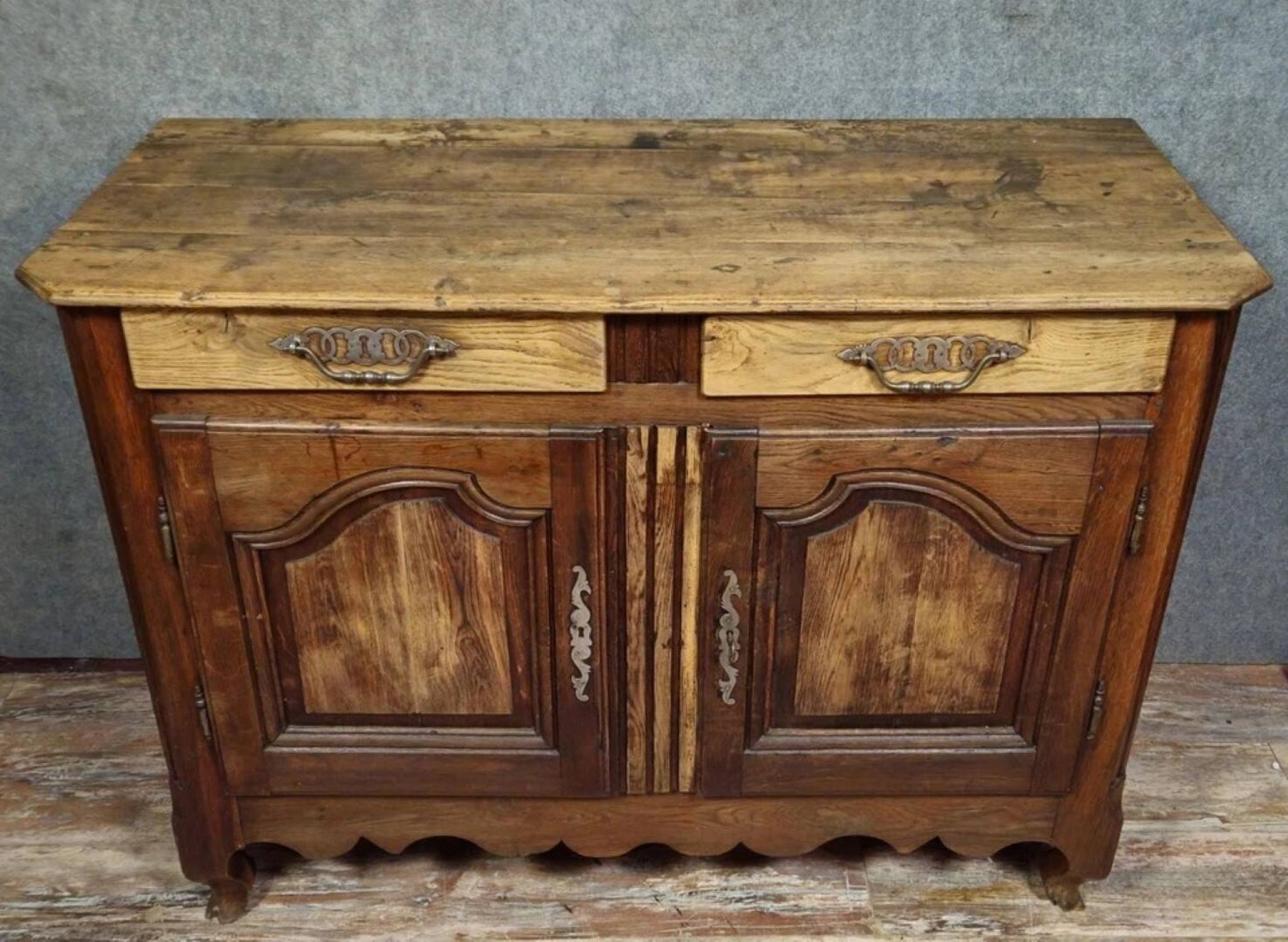 Buffet - bahut époque Louis XV en chene massif époque XVIIIeme
