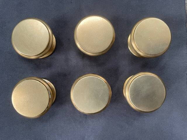 6 antique bronze handle buttons