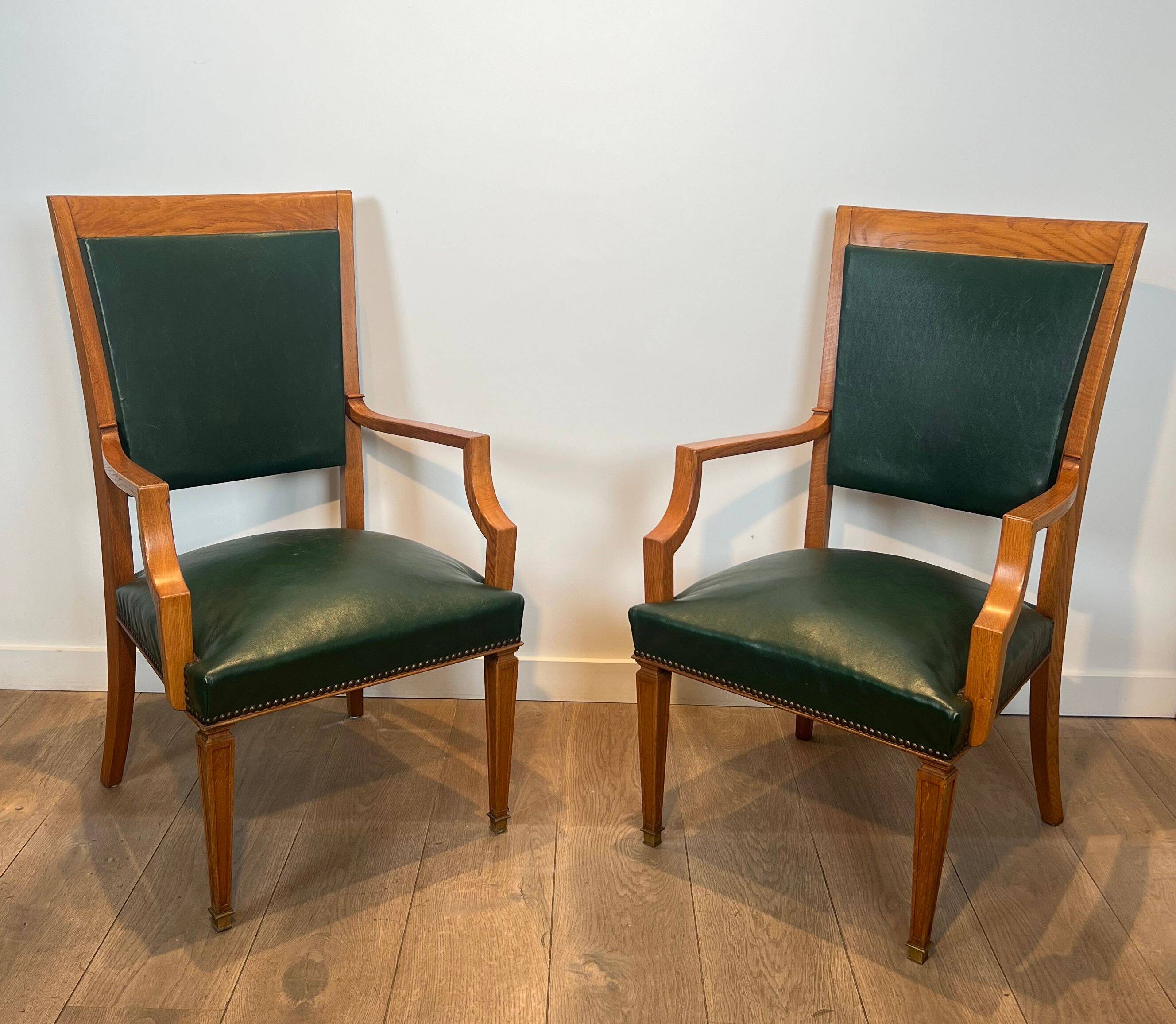 Paire de fauteuils Art déco en chêne et cuir de De Coene Frères