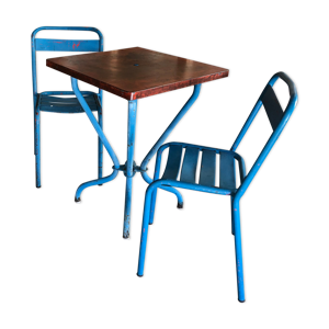 table avec deux chaises