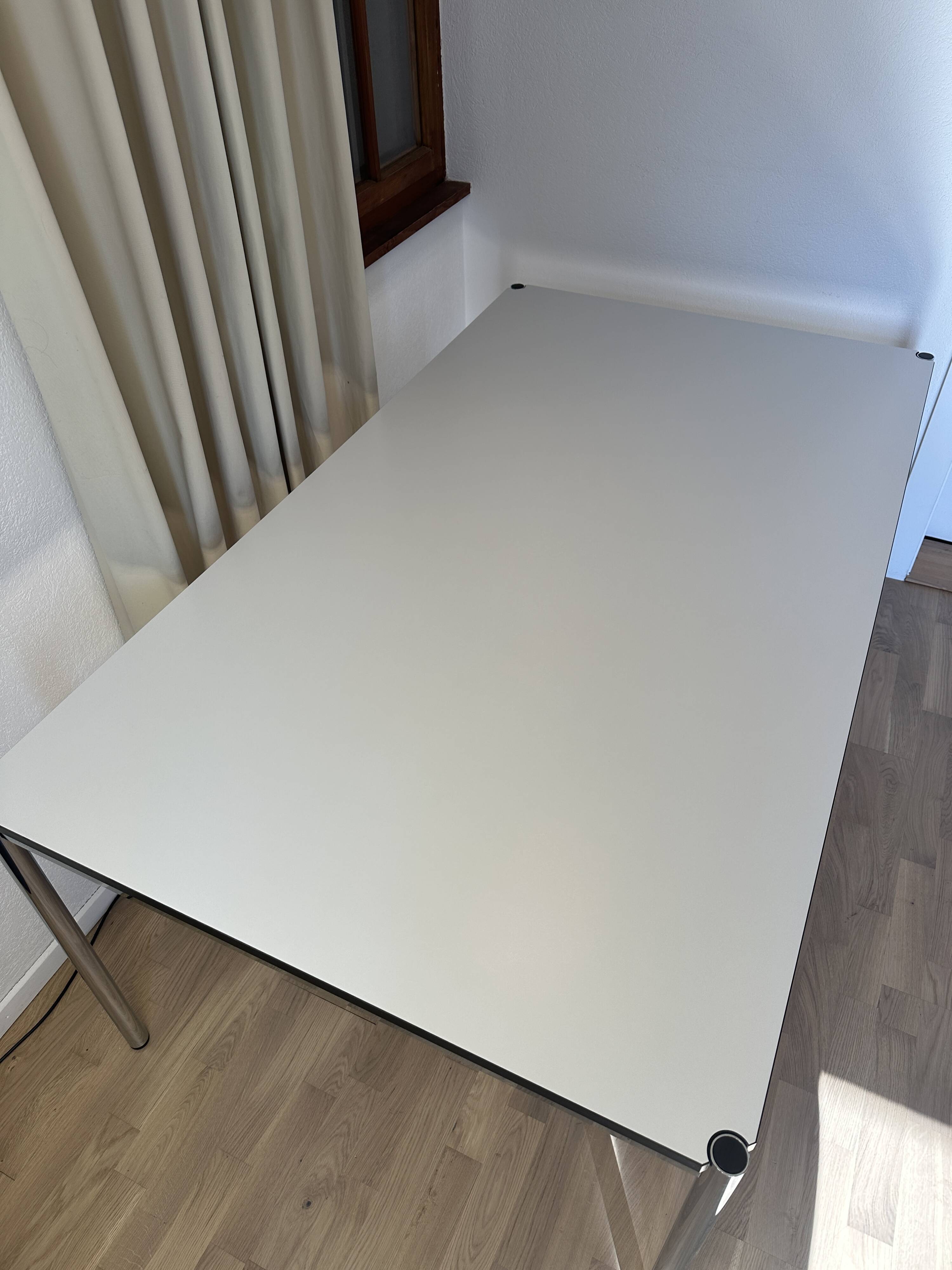 USM Haller desk in pearl grey laminate