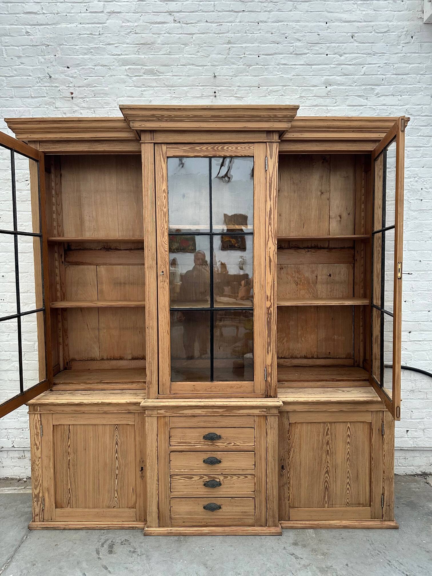 Masterful exhibition showcase from the early 20th century