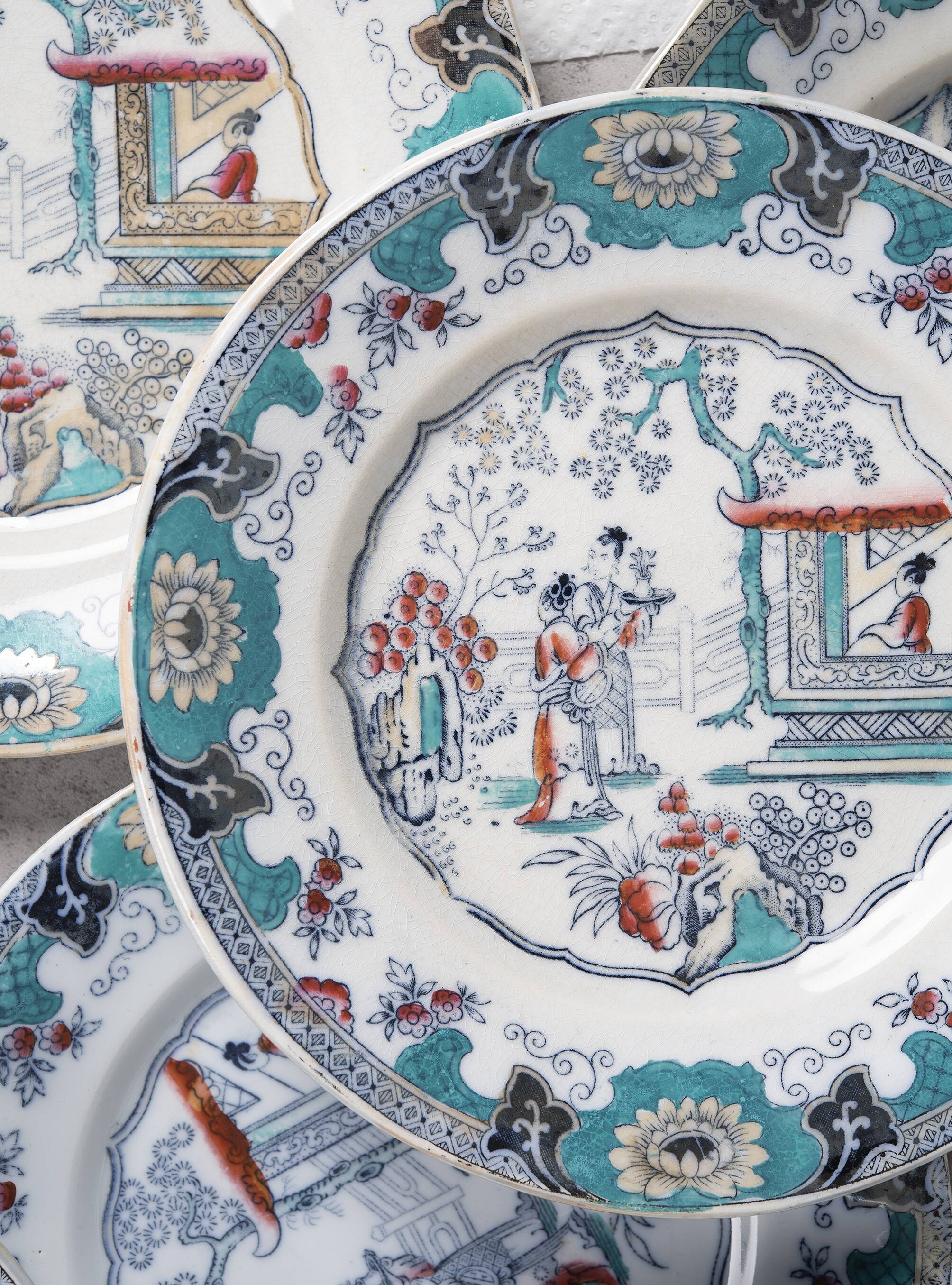 12 plates with large dish, Boch Frères Canton