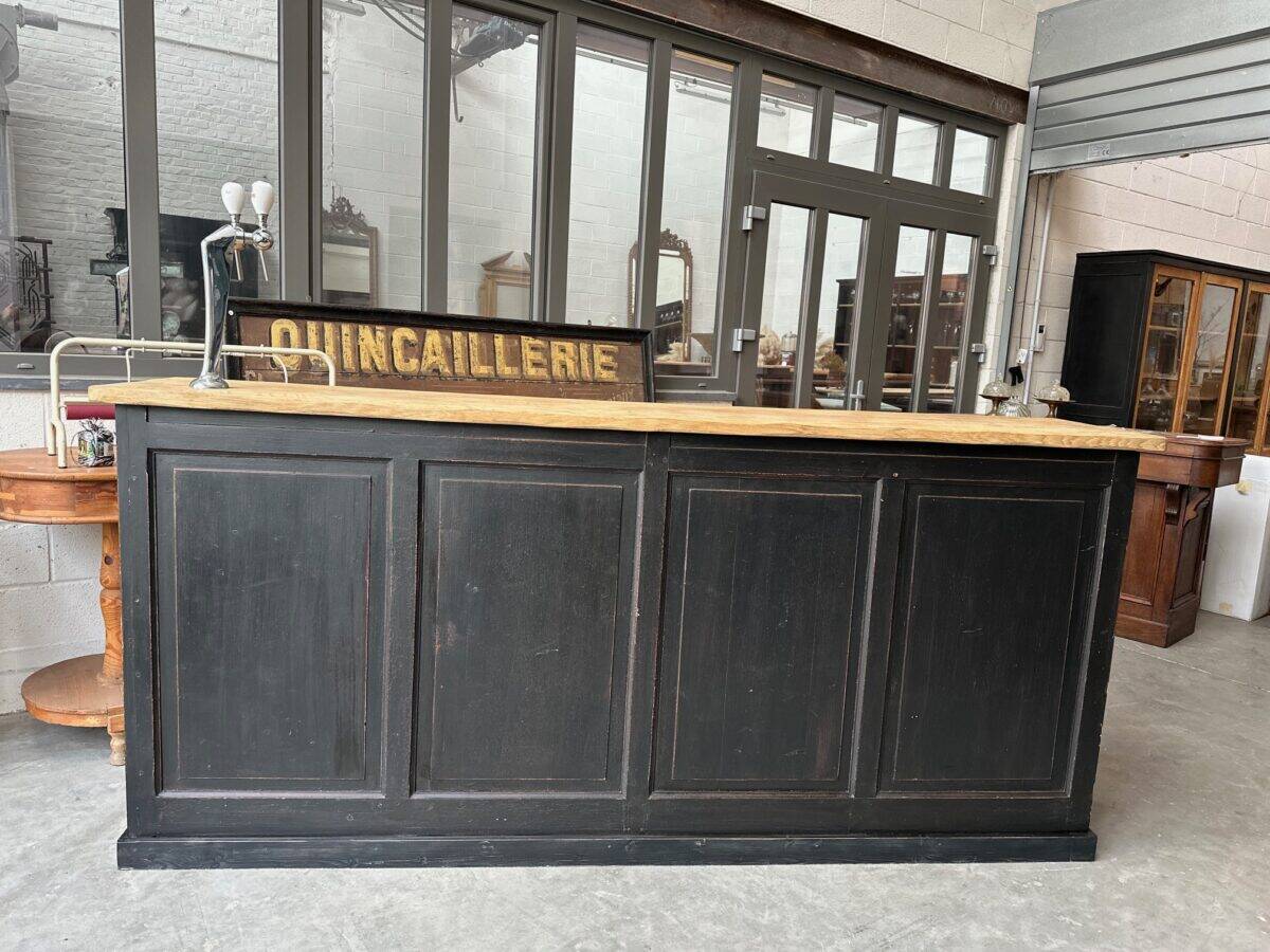1920s bar counter
