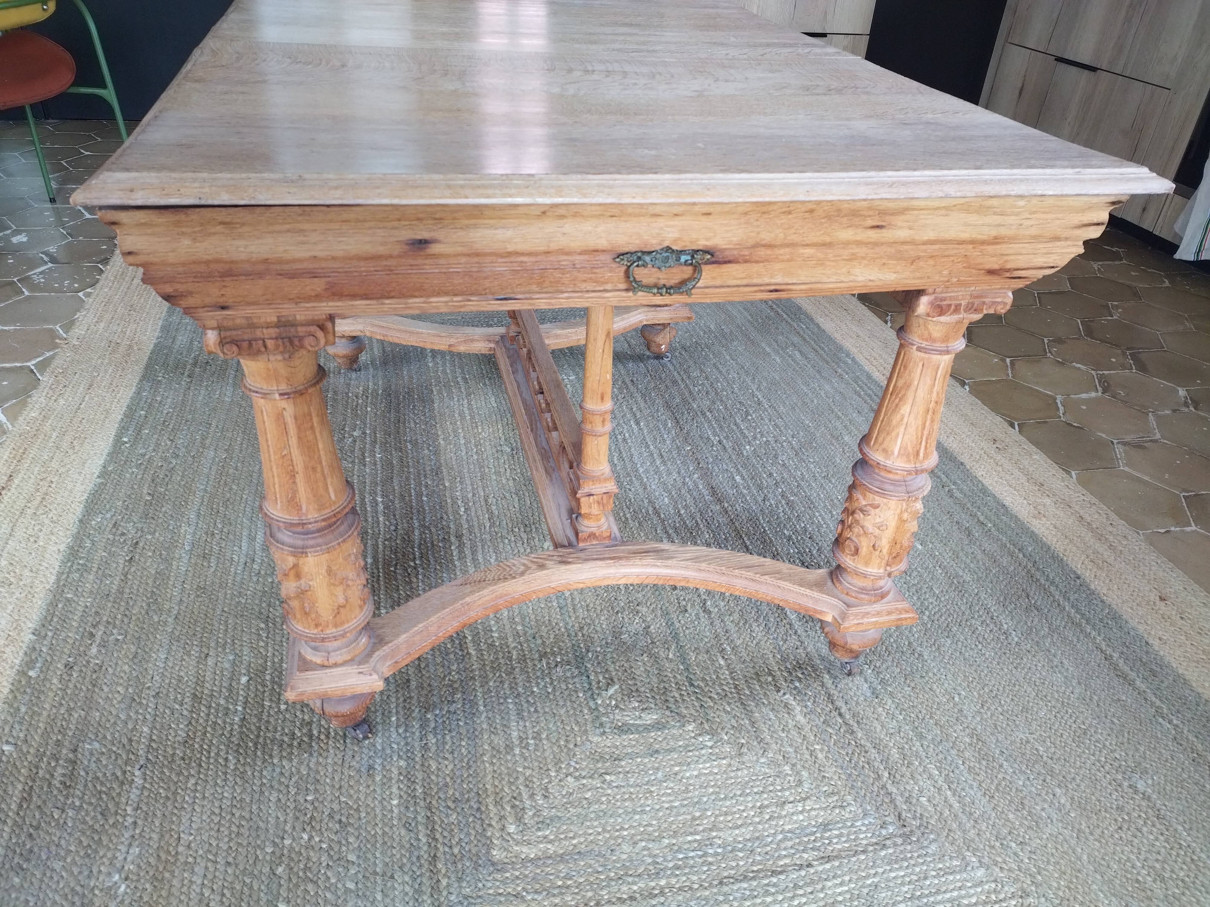 Extendable oak table antique