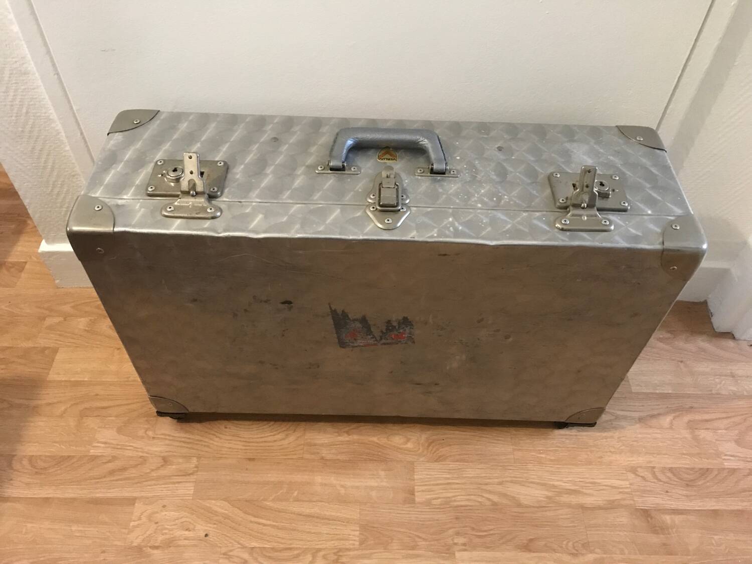 Corked ALUMINUM suitcase